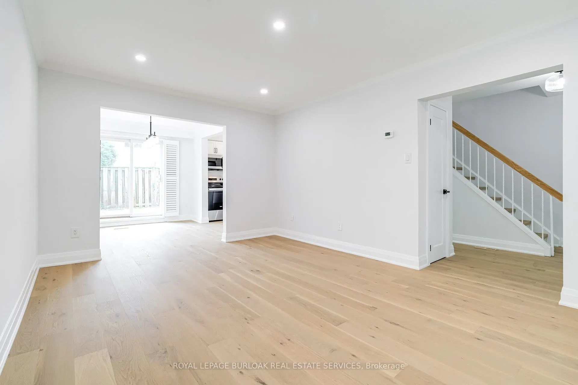 5475 Lakeshore Road, #4