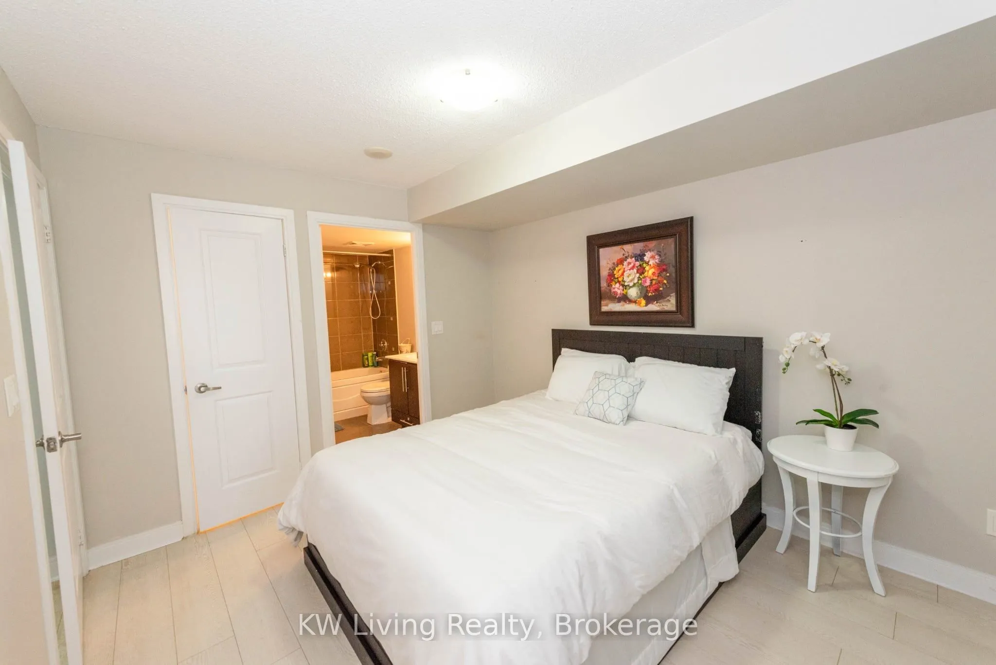 330 Burnhamthorpe Road W, #1008