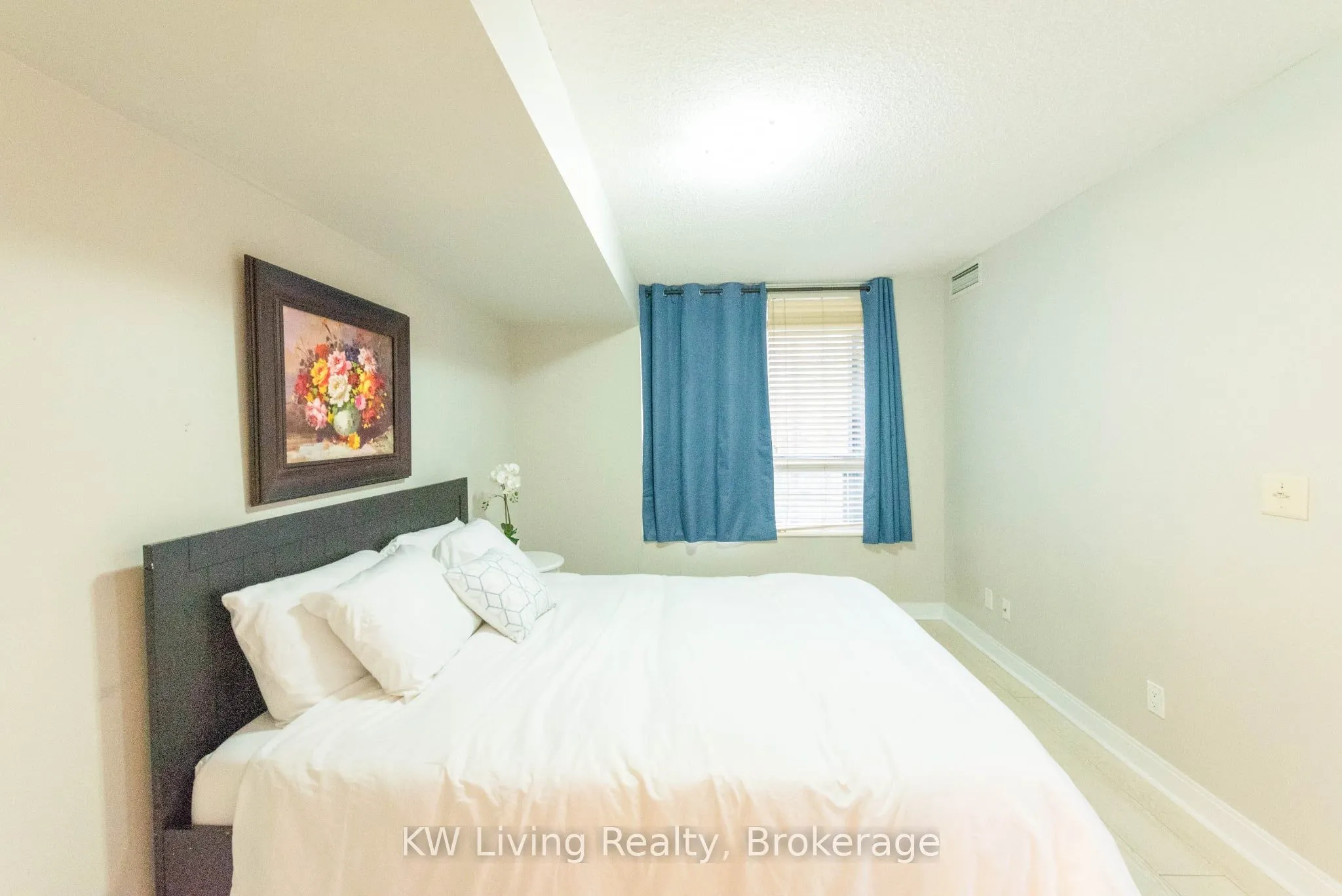 330 Burnhamthorpe Road W, #1008