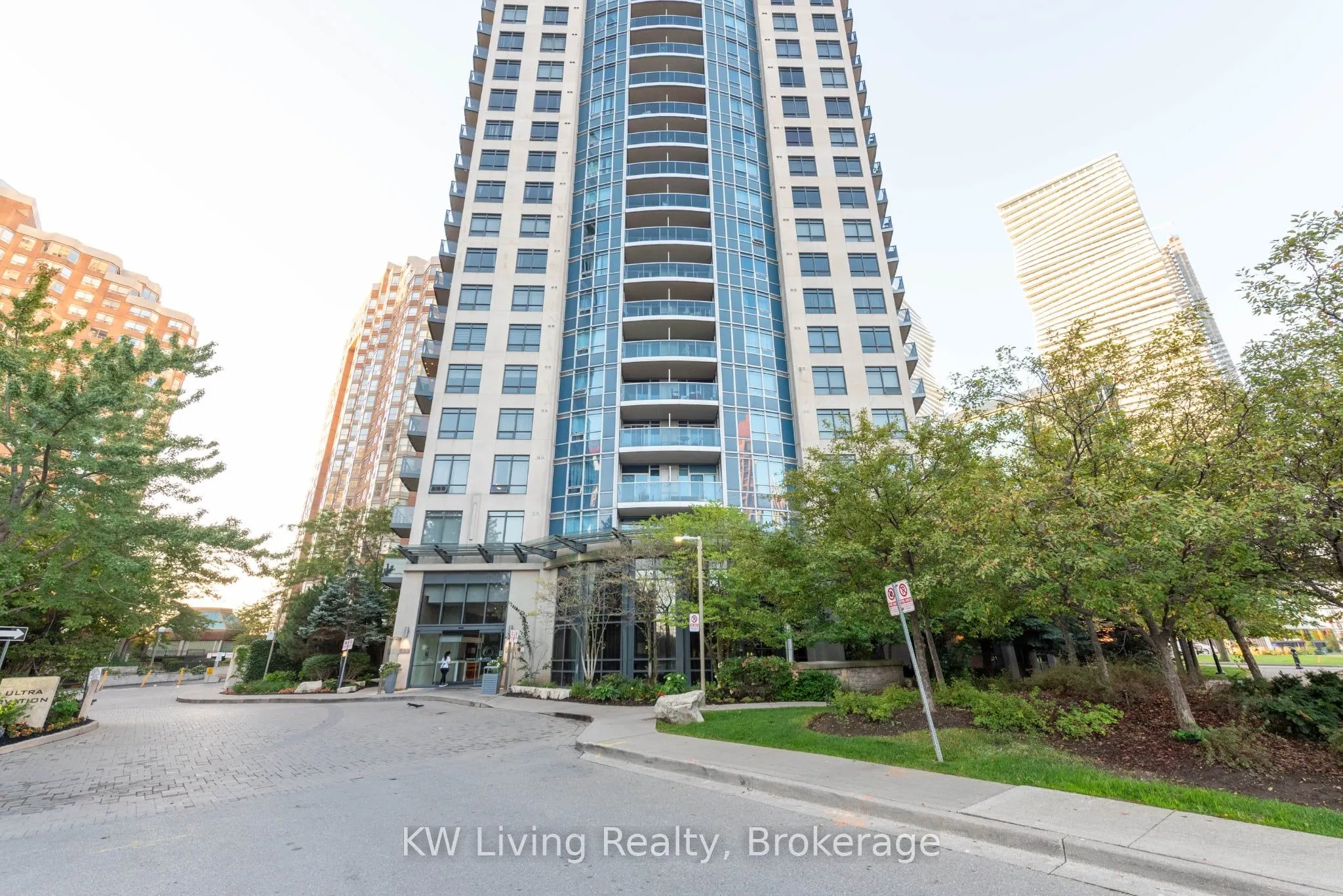 330 Burnhamthorpe Road W, #1008