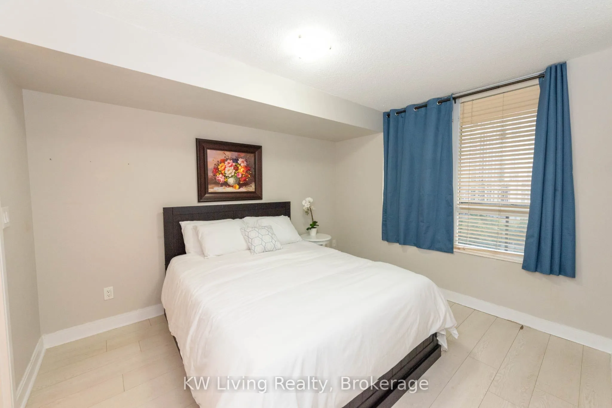 330 Burnhamthorpe Road W, #1008