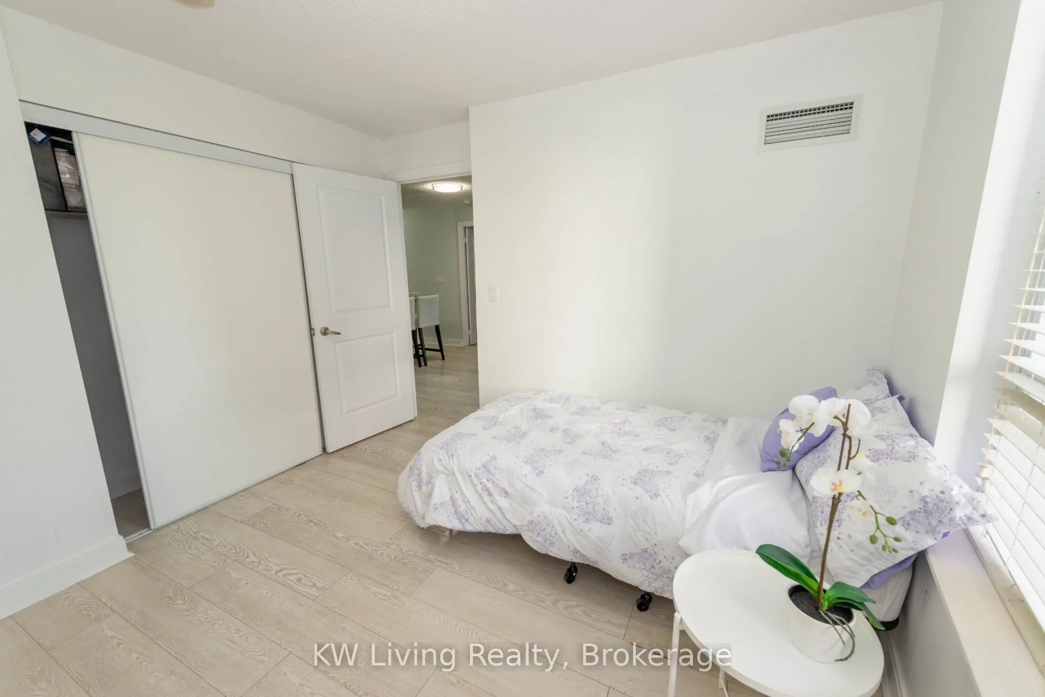 330 Burnhamthorpe Road W, #1008