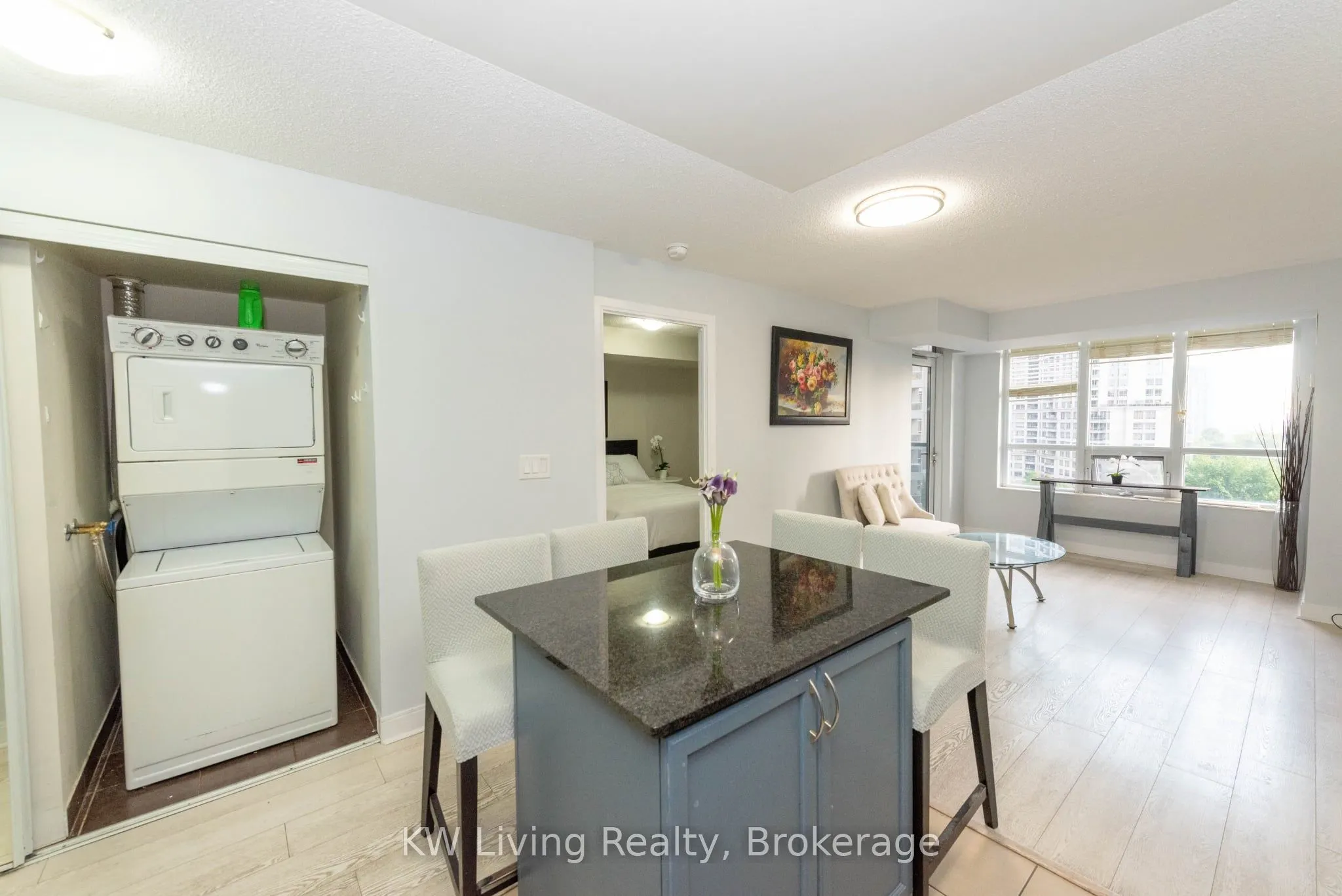 330 Burnhamthorpe Road W, #1008