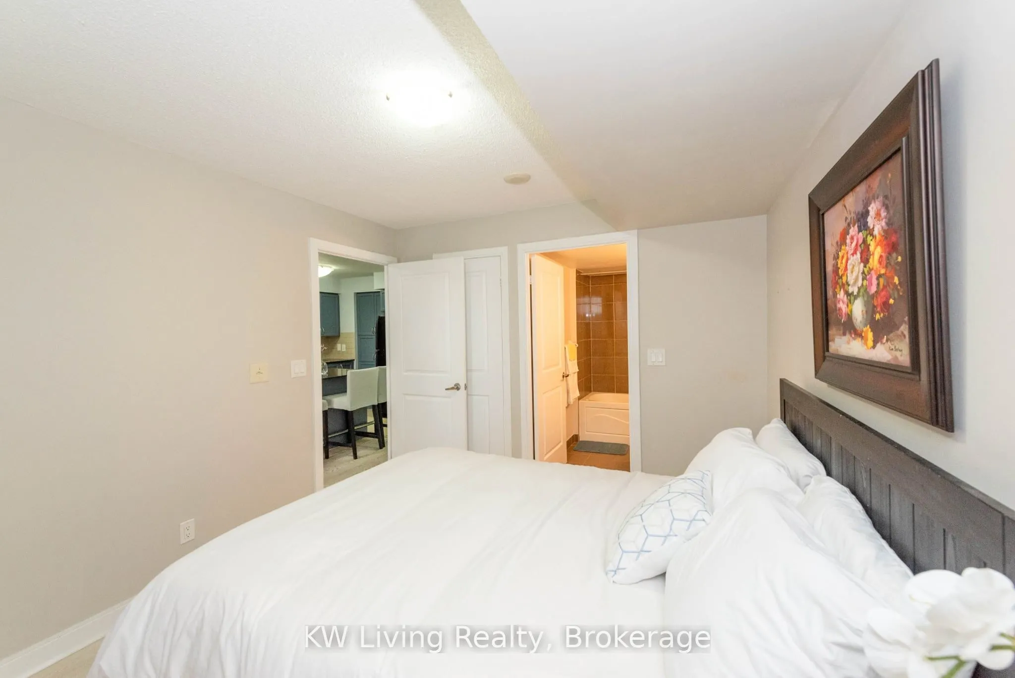 330 Burnhamthorpe Road W, #1008