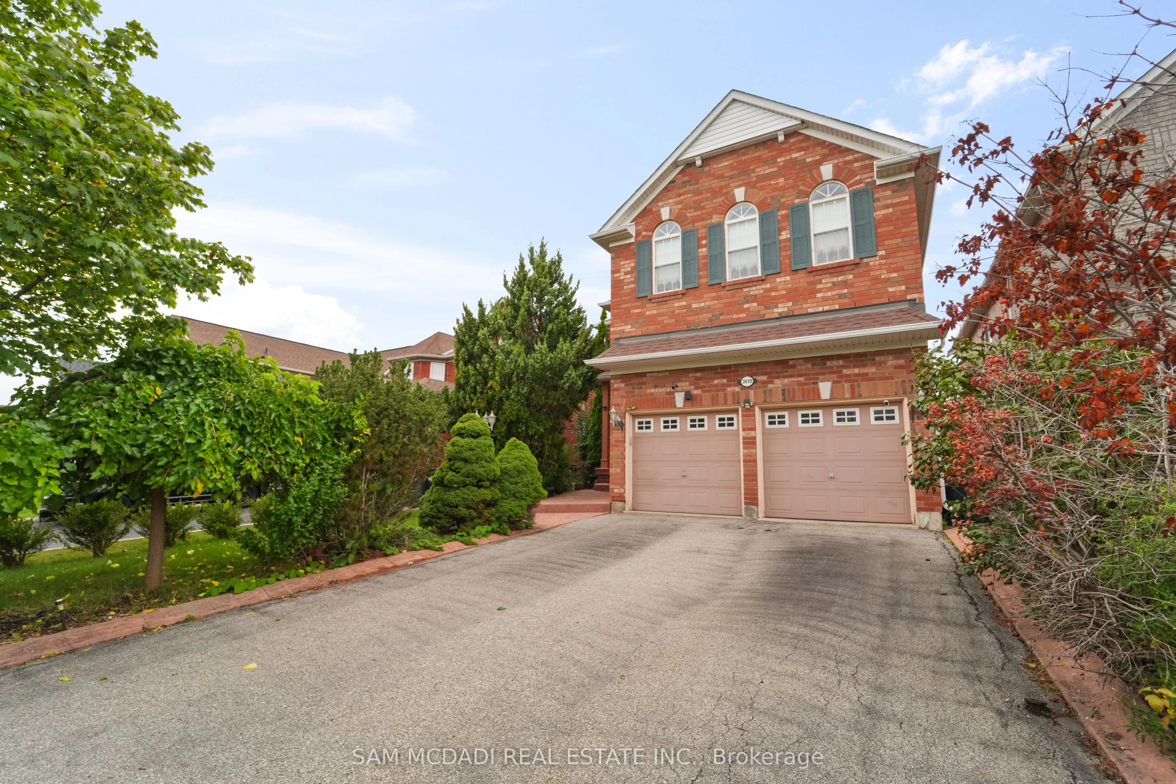 3619 Waterfall Crescent