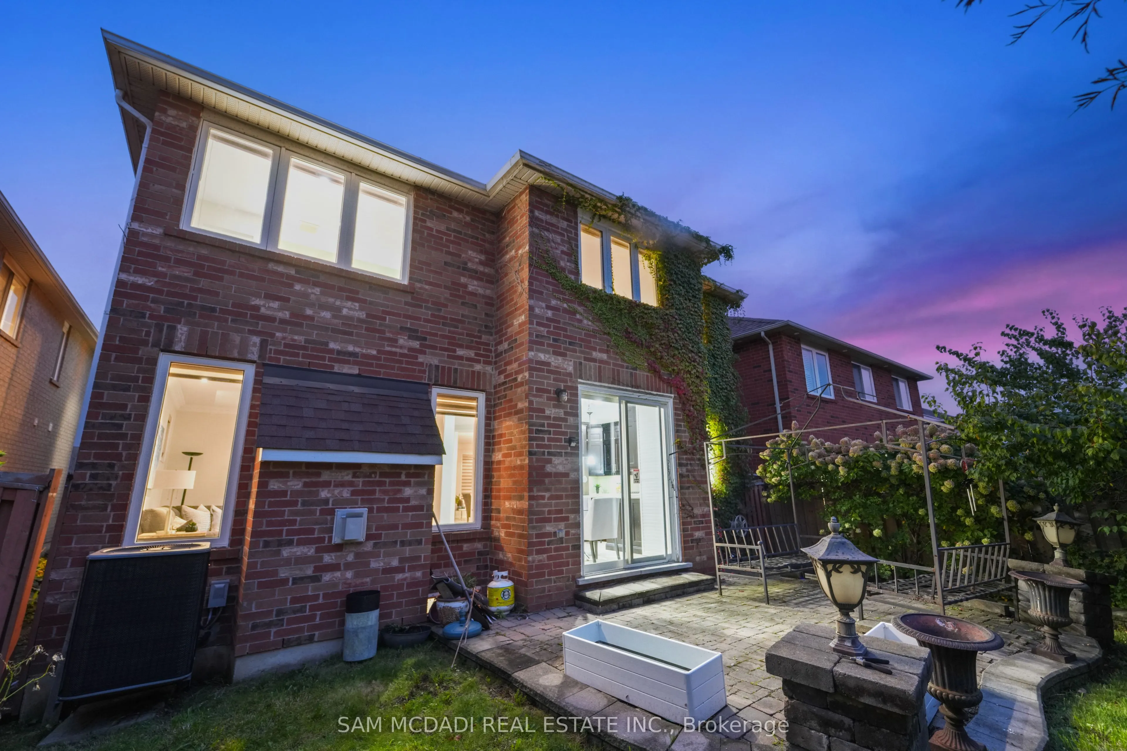 3619 Waterfall Crescent