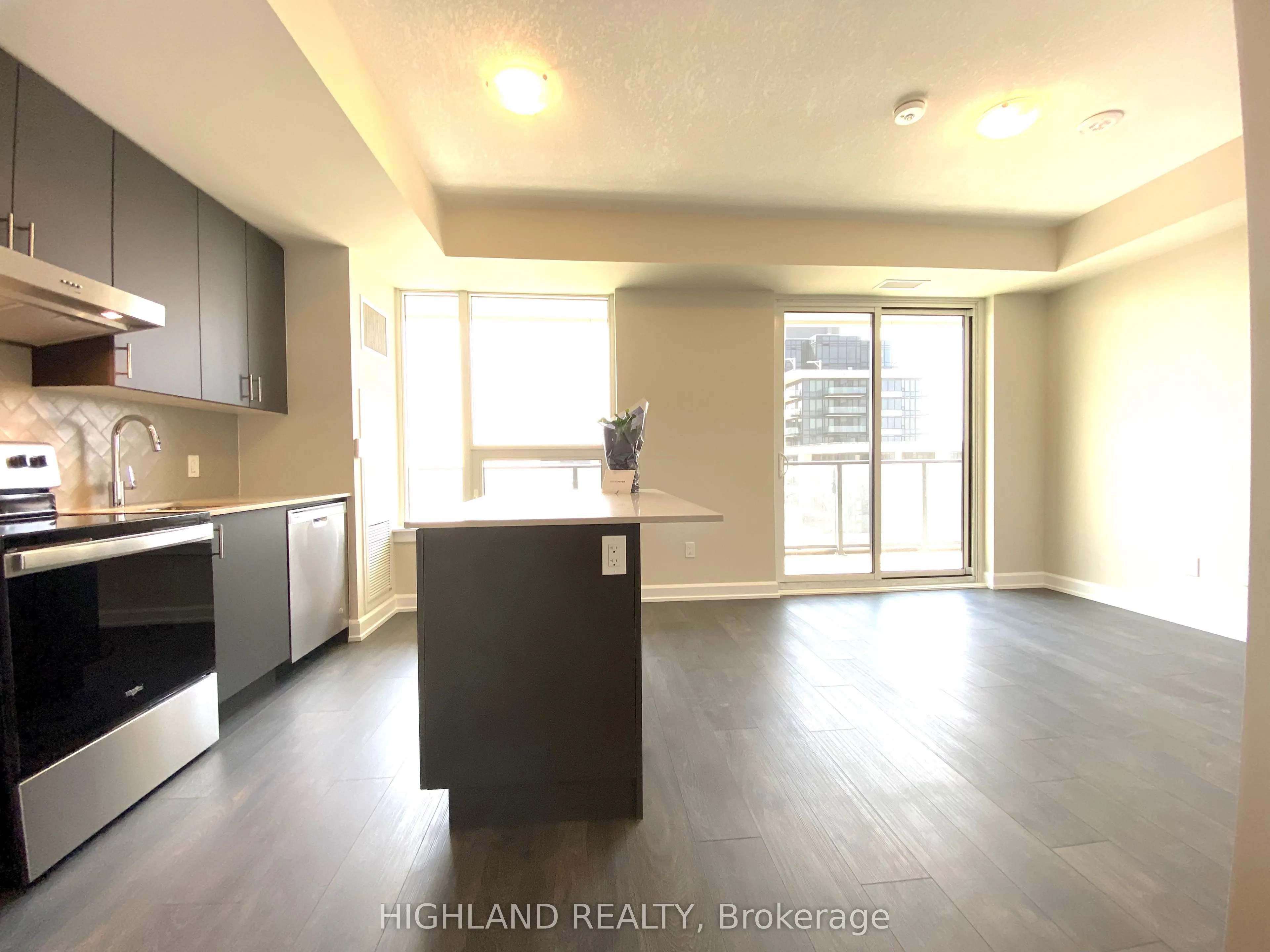 3220 William Coltson Avenue, #823