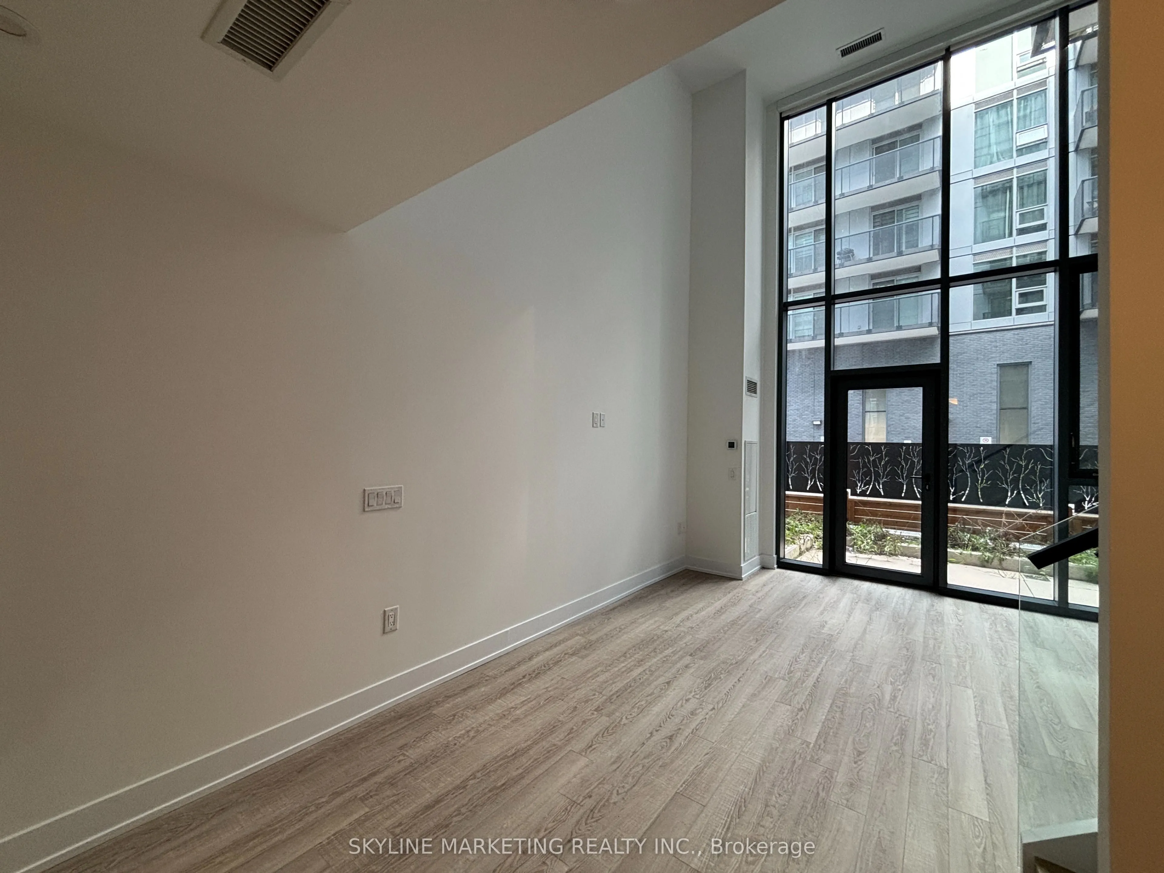 2450 Old Bronte Road, #114
