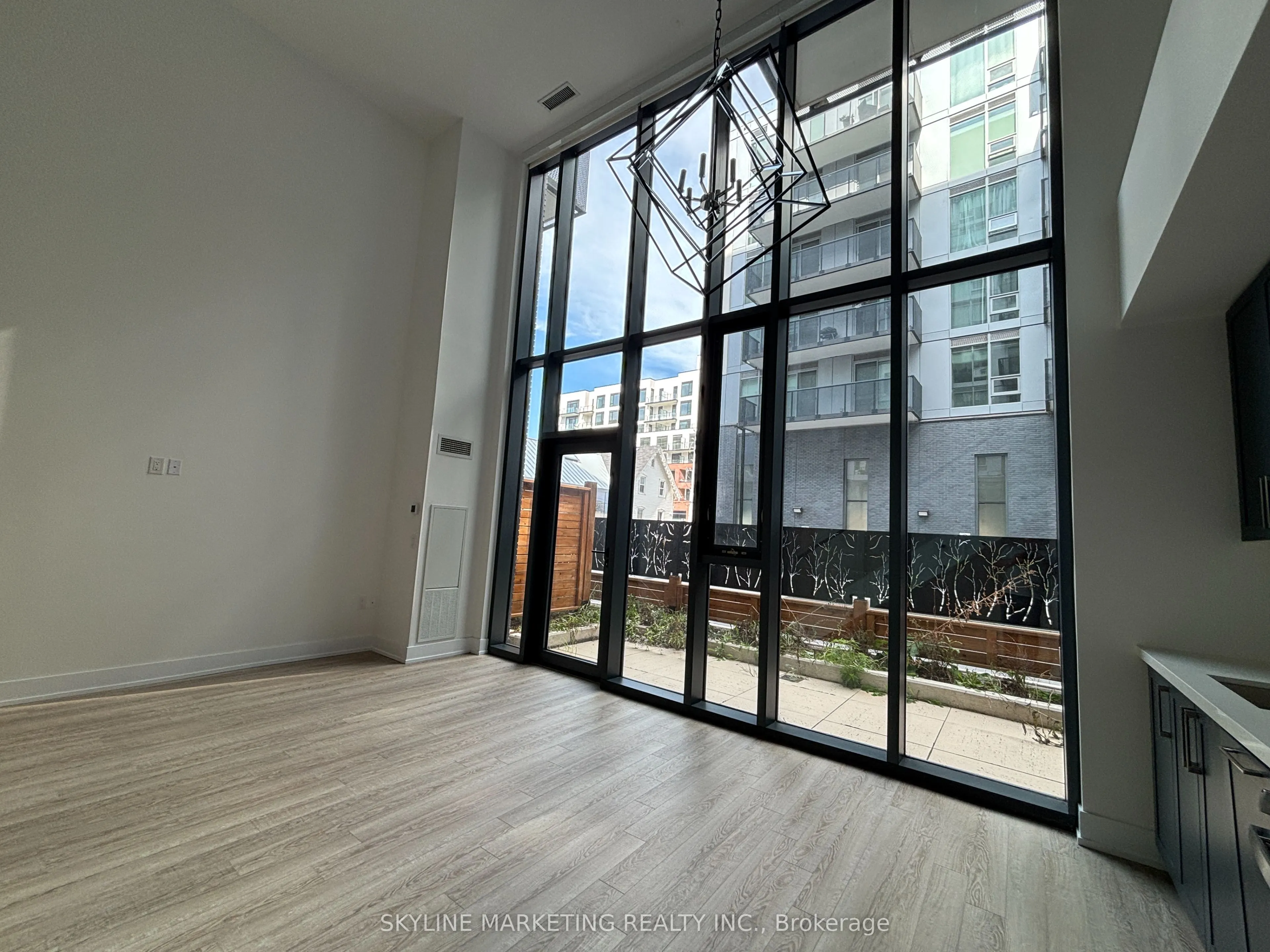 2450 Old Bronte Road, #114