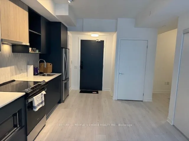 395 Dundas Street W, #425