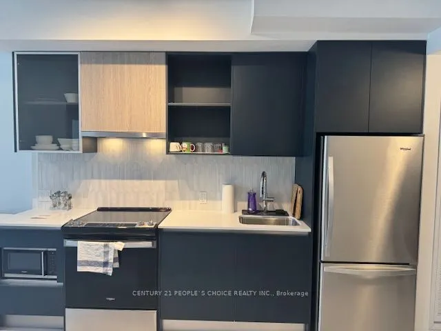 395 Dundas Street W, #425