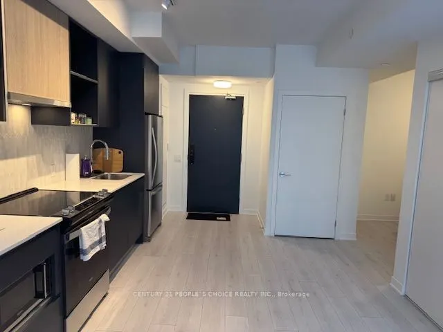 395 Dundas Street W, #425