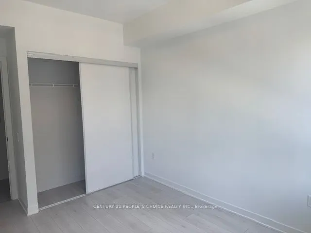 395 Dundas Street W, #425