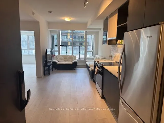 395 Dundas Street W, #425