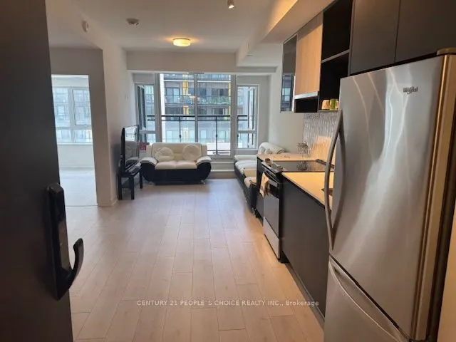 395 Dundas Street W, #425