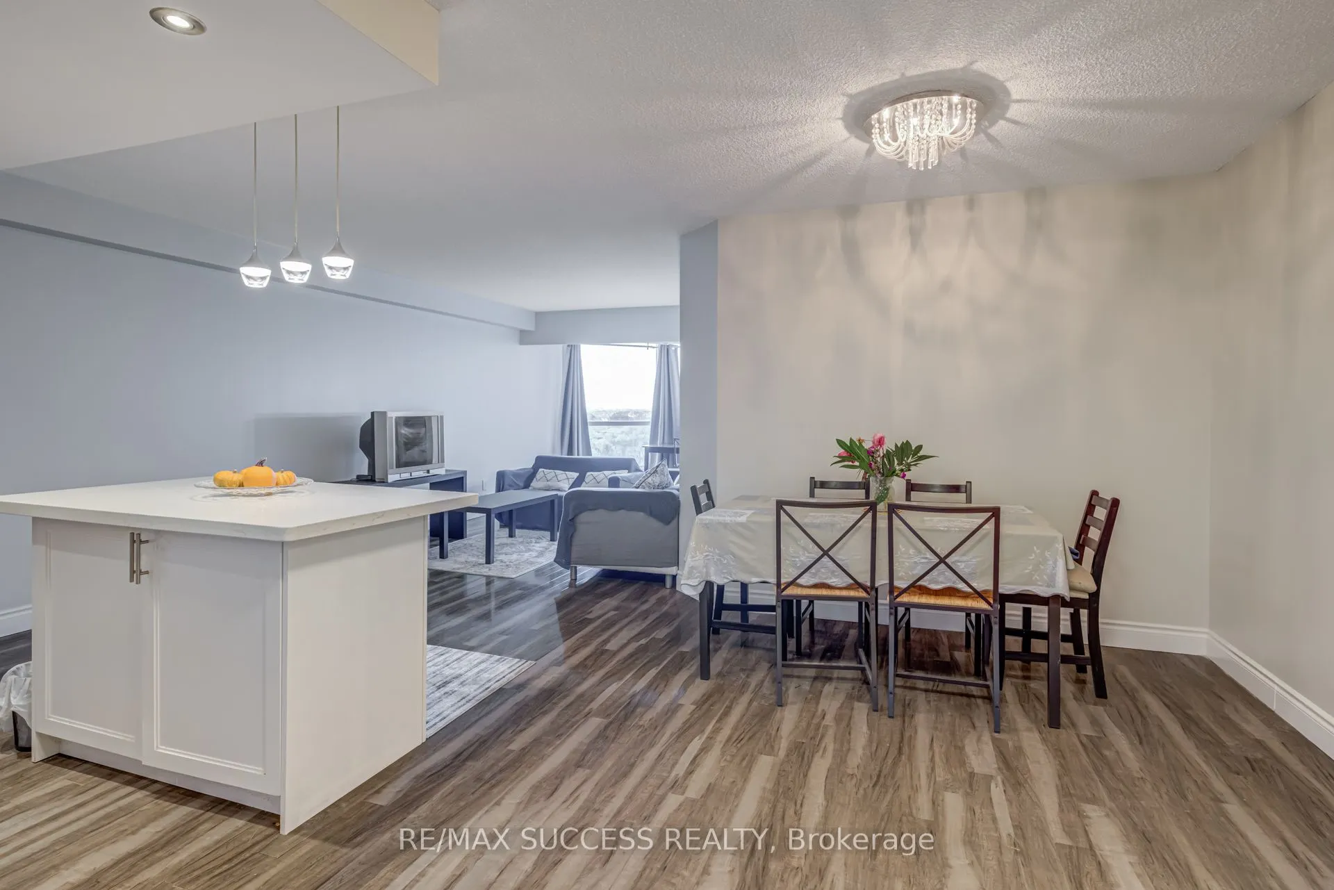 145 Hillcrest Avenue, #713
