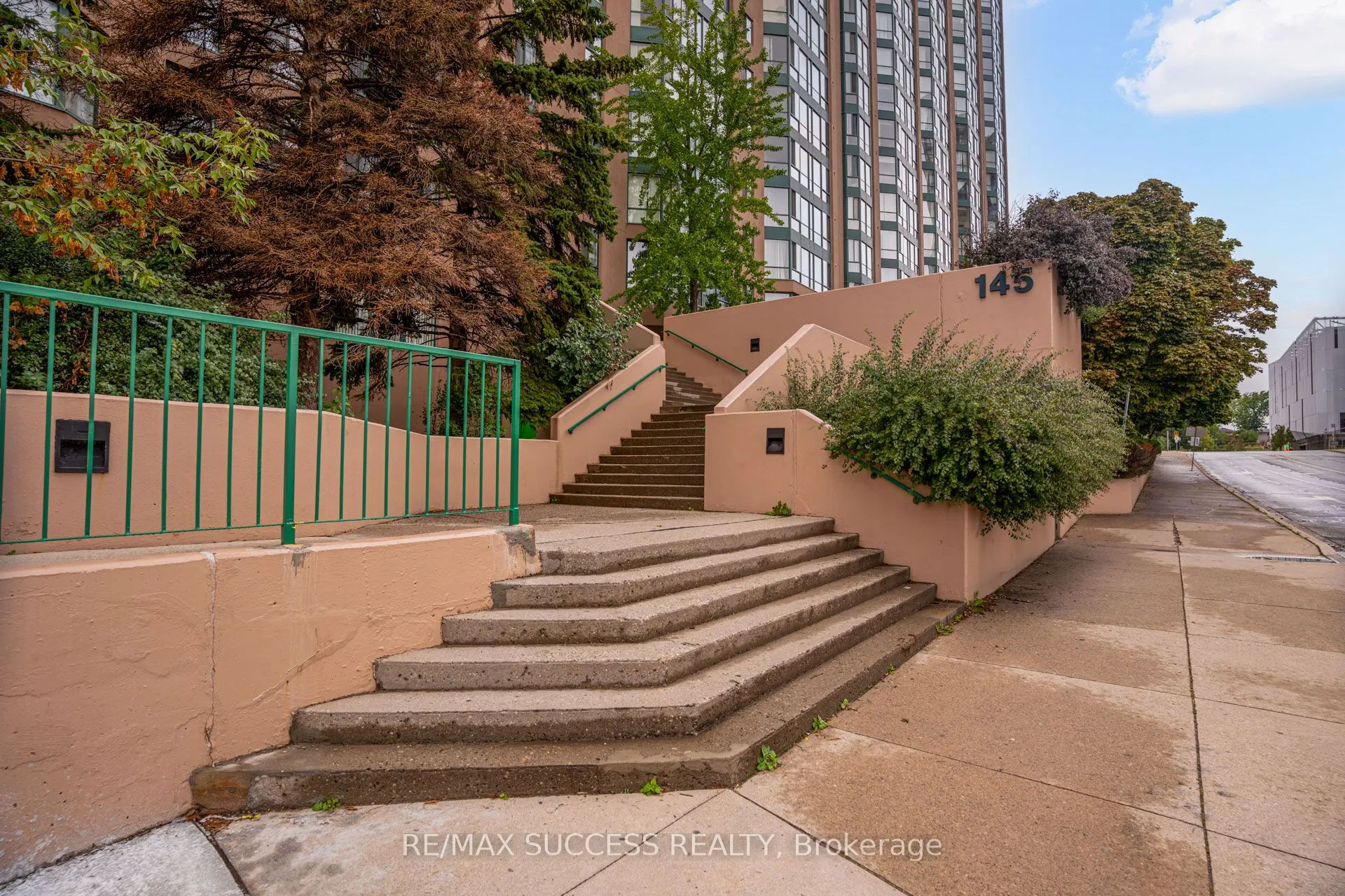 145 Hillcrest Avenue, #713