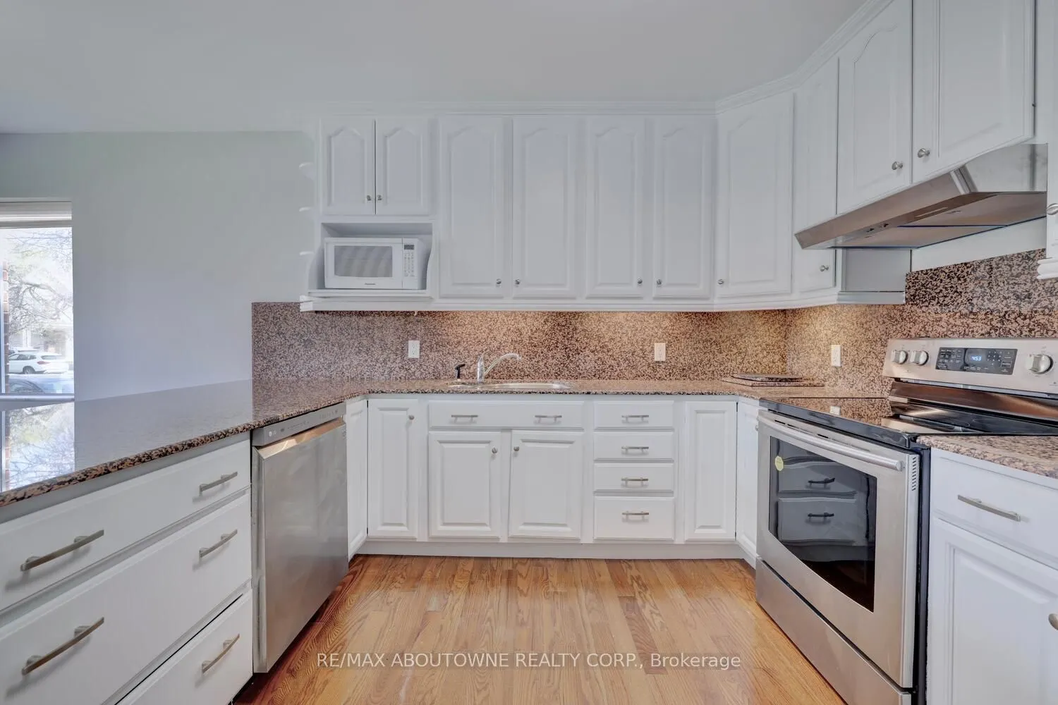 1493 Briarwood Crescent