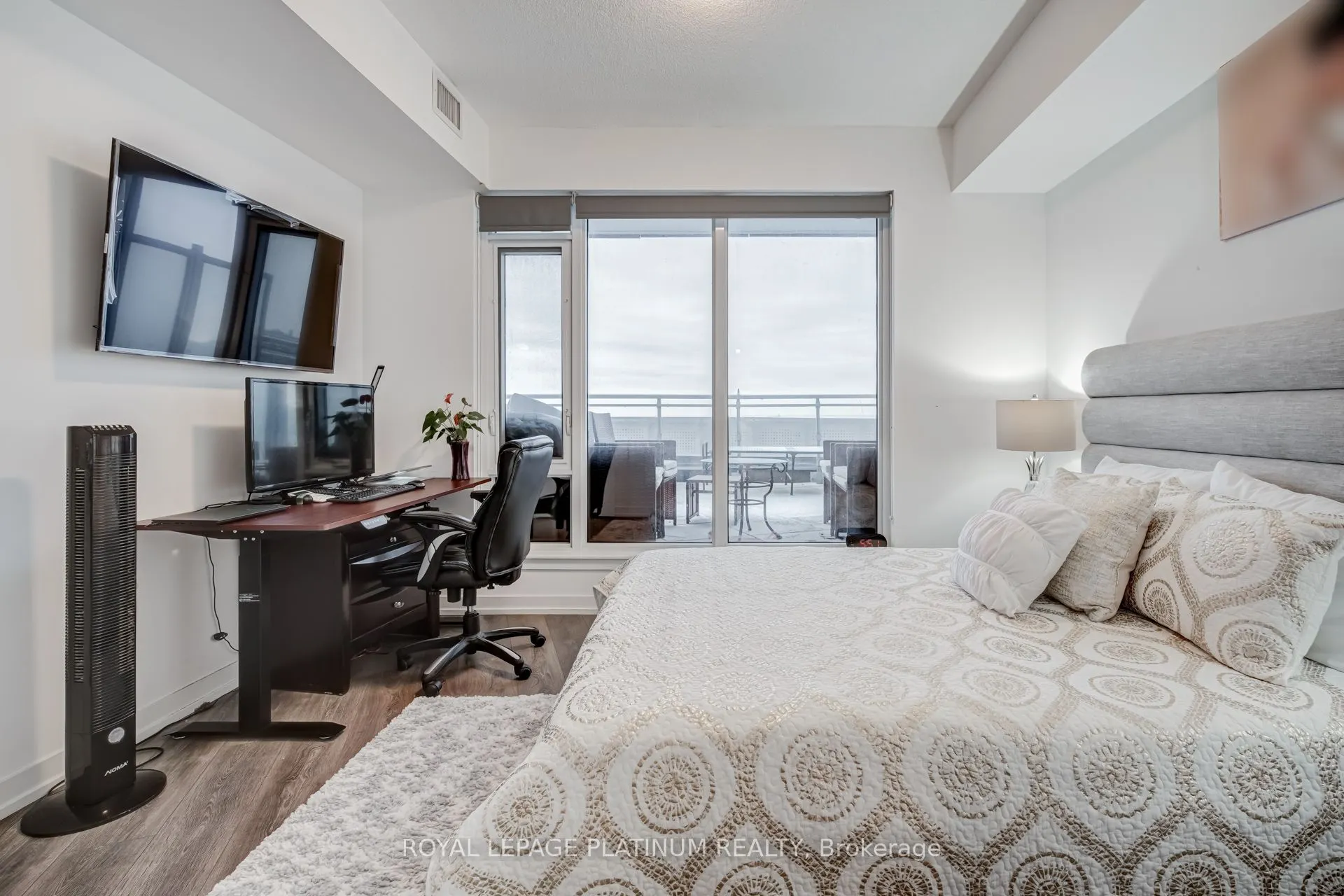 2520 Eglinton Avenue W, #1514