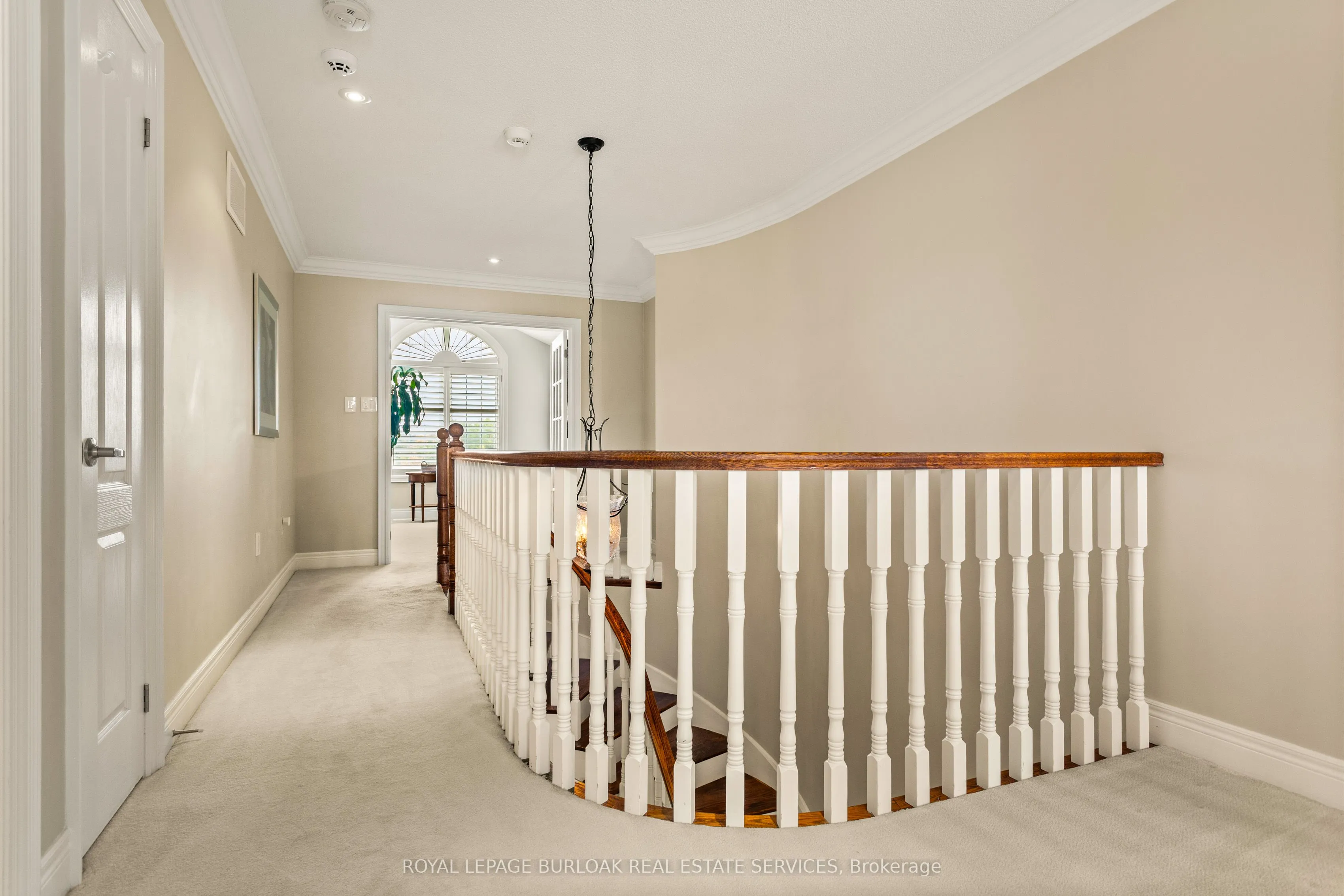 2135 Devonshire Crescent