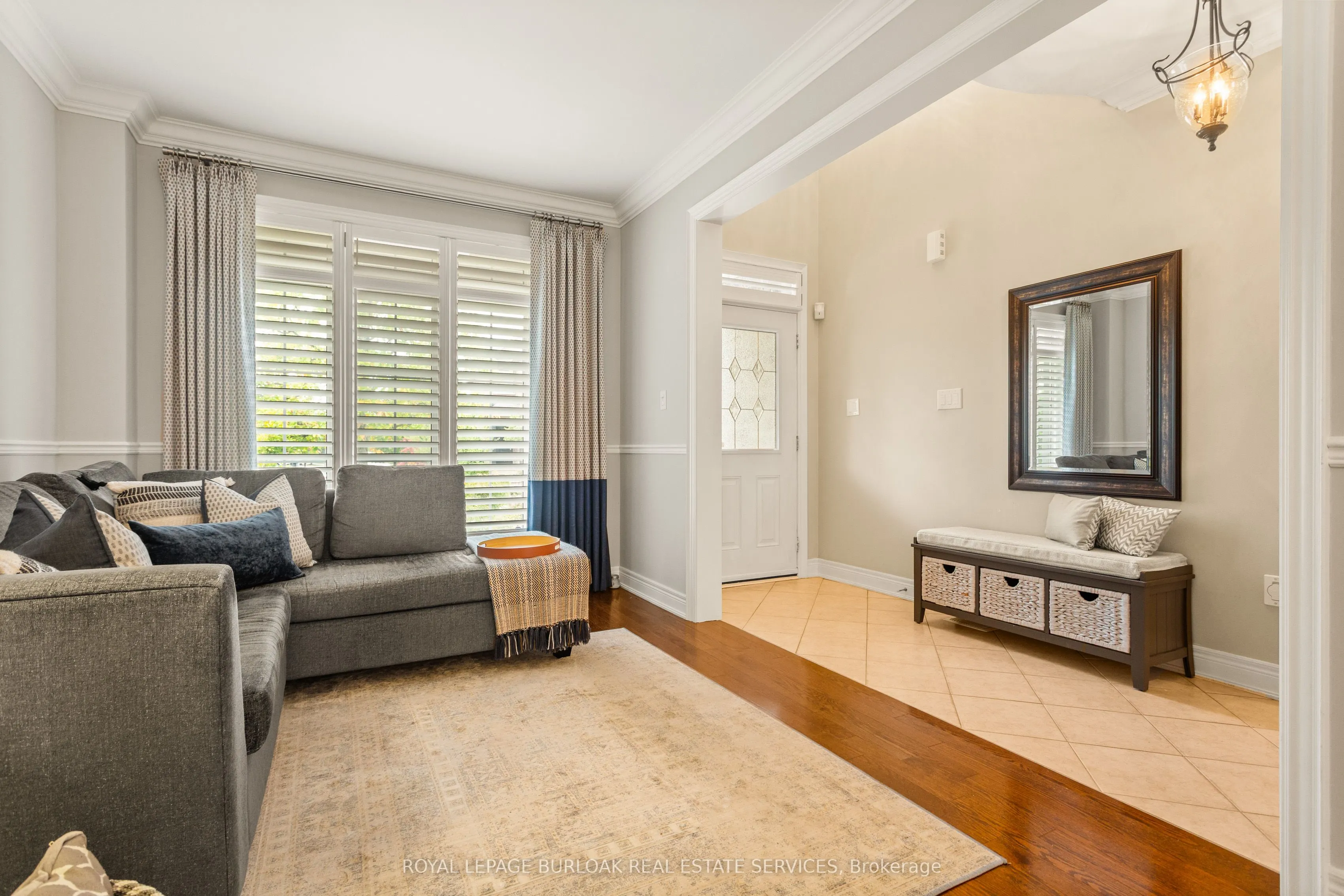 2135 Devonshire Crescent