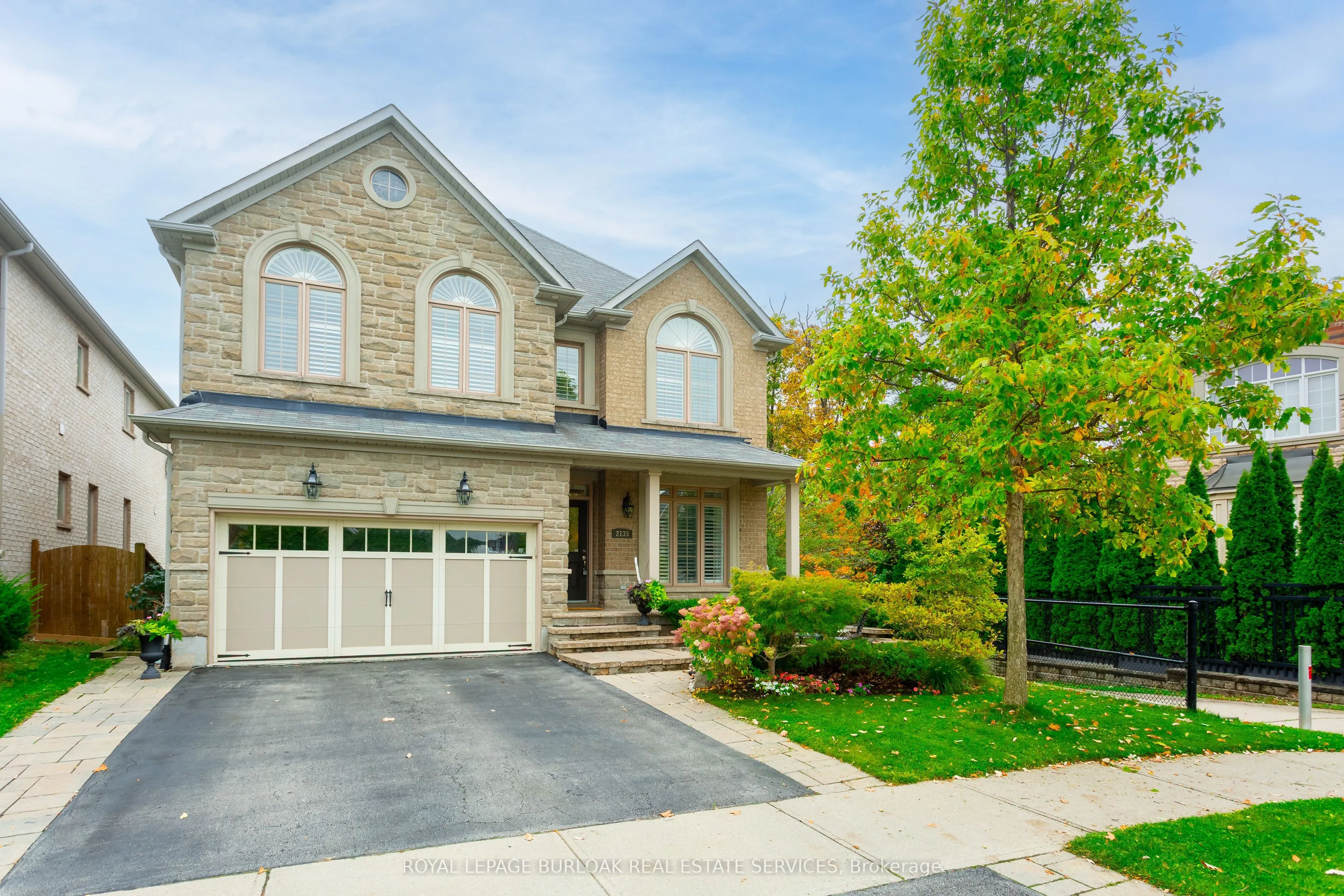 2135 Devonshire Crescent