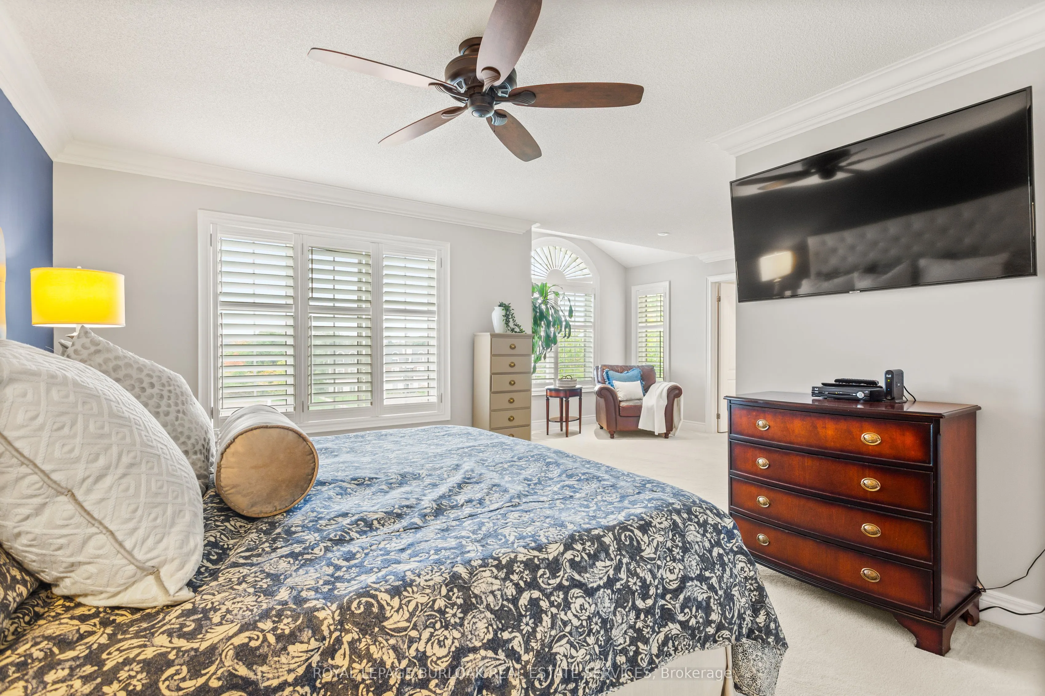 2135 Devonshire Crescent