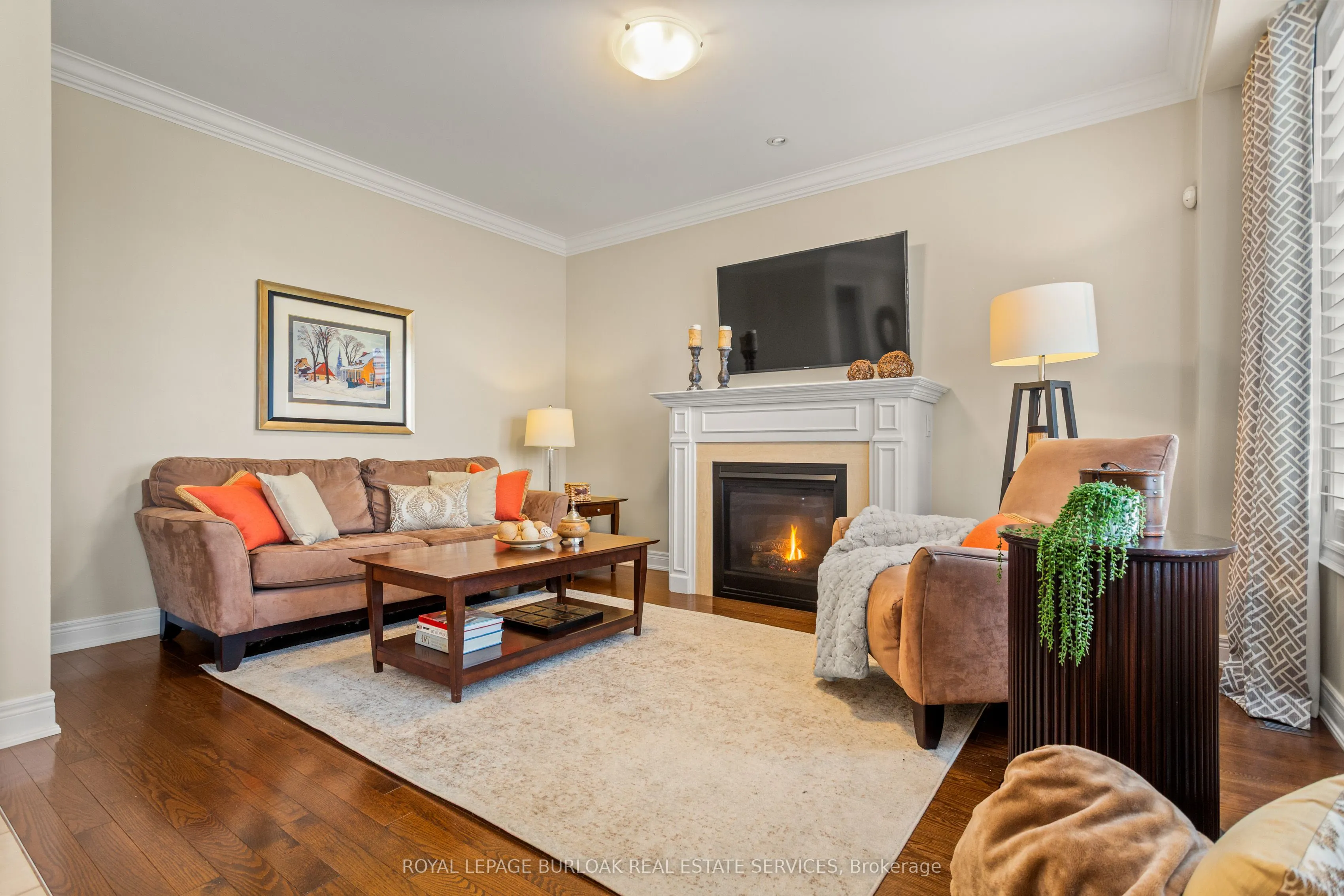 2135 Devonshire Crescent