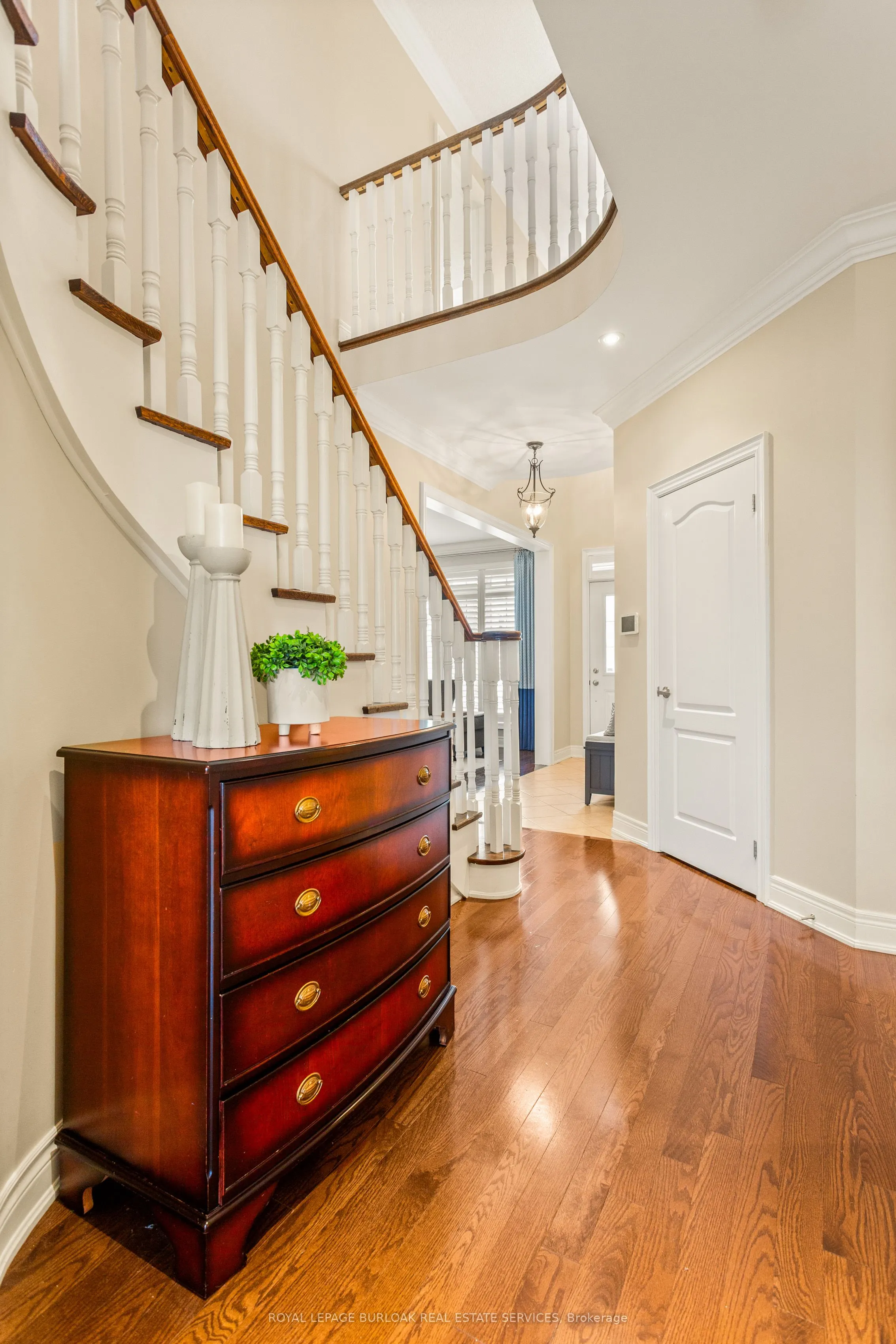 2135 Devonshire Crescent