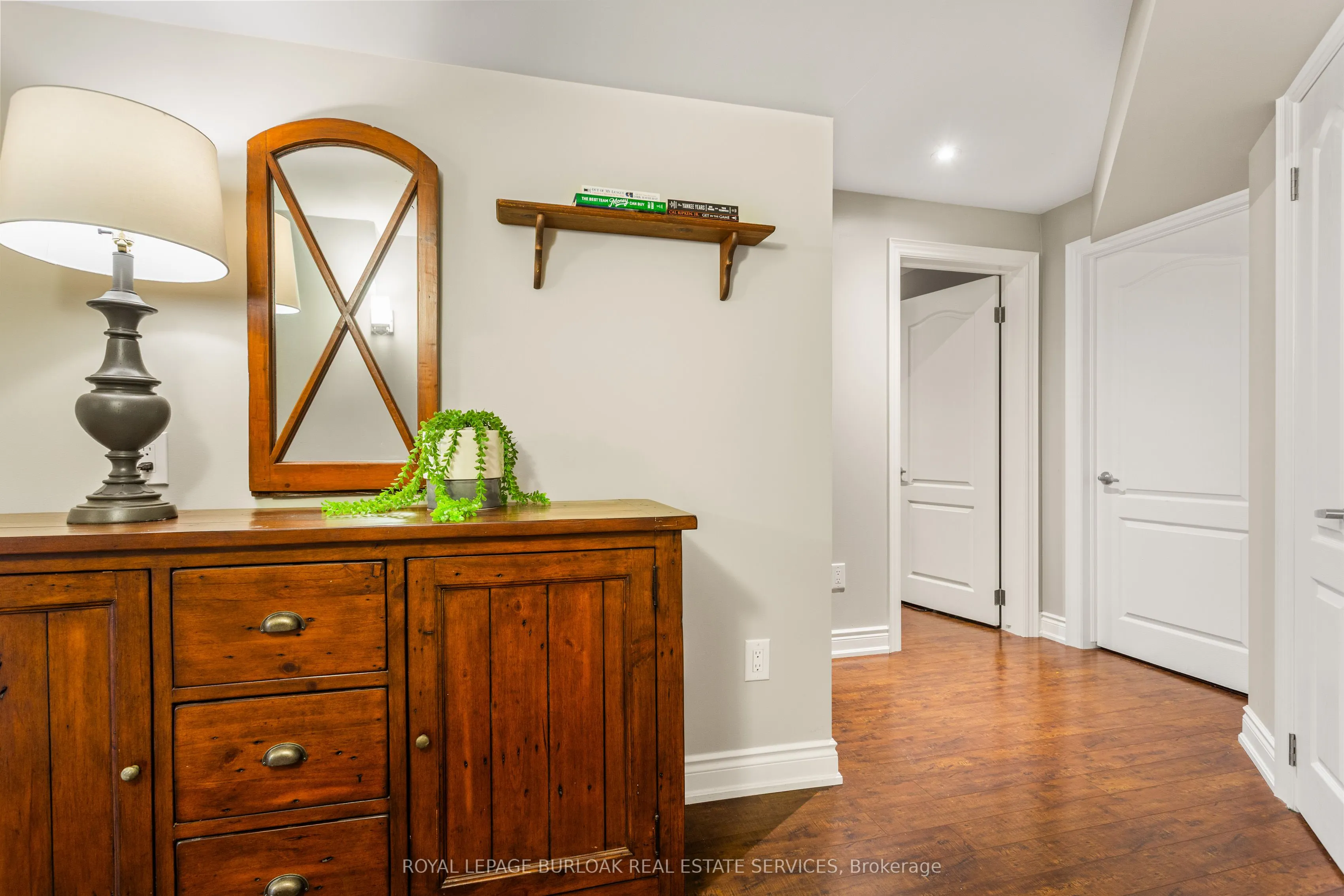 2135 Devonshire Crescent