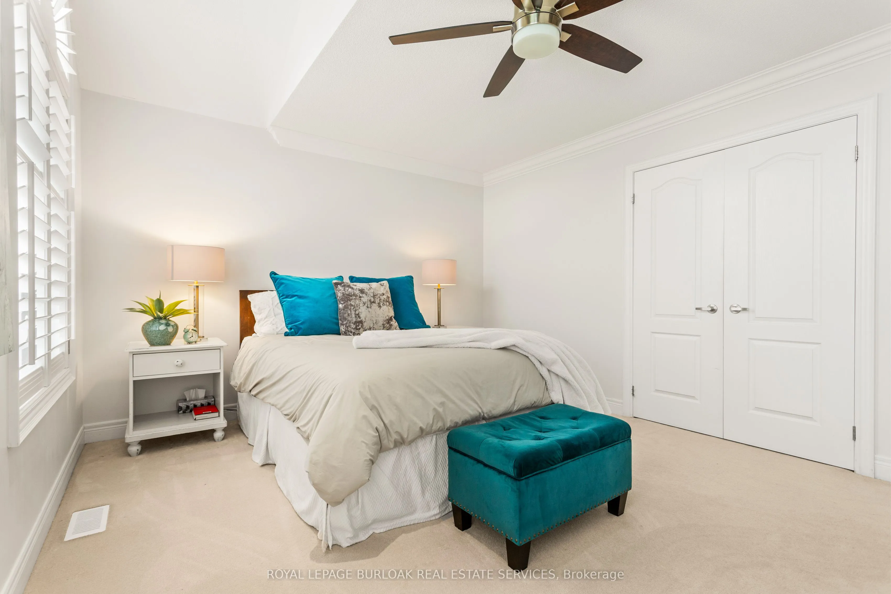 2135 Devonshire Crescent