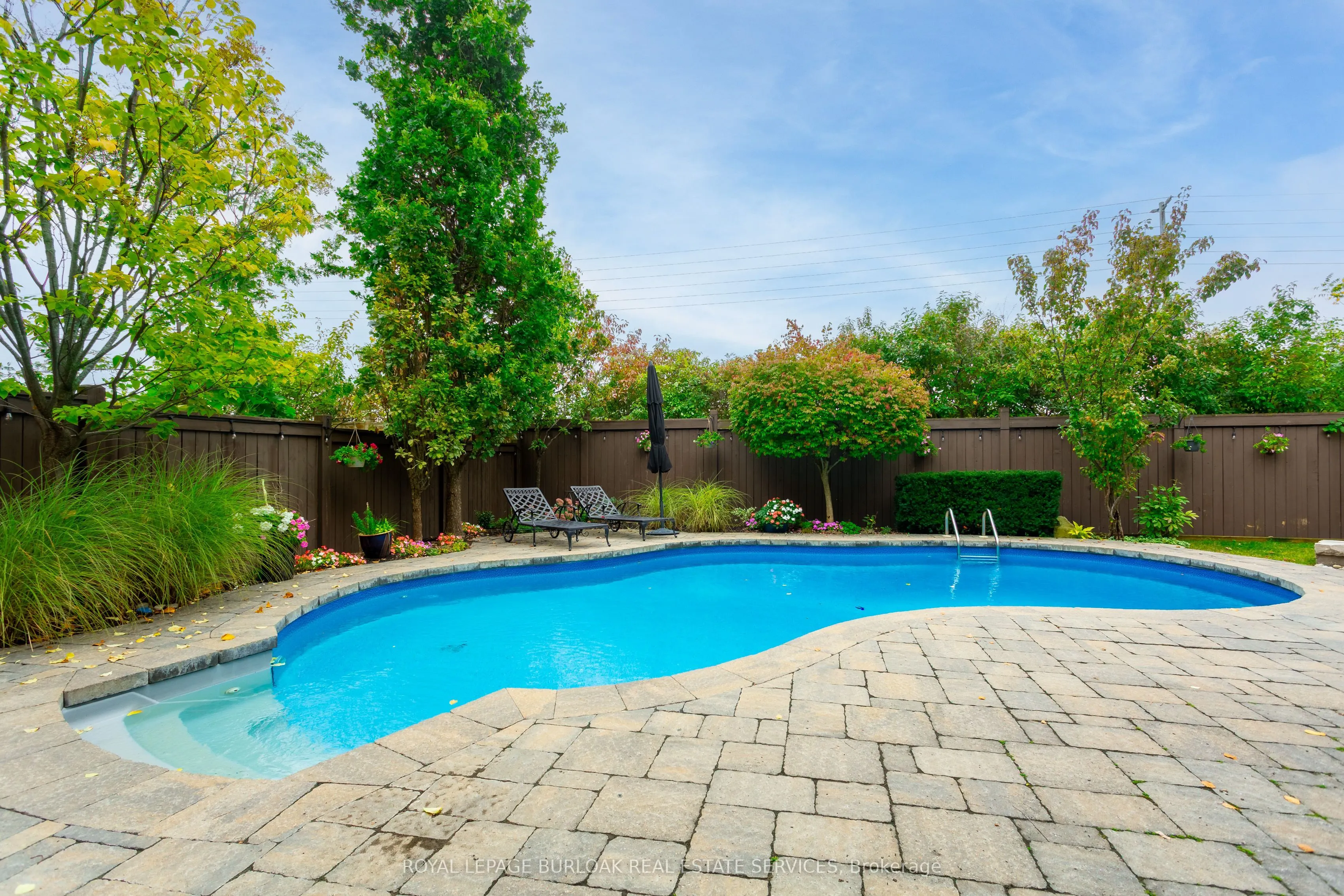 2135 Devonshire Crescent