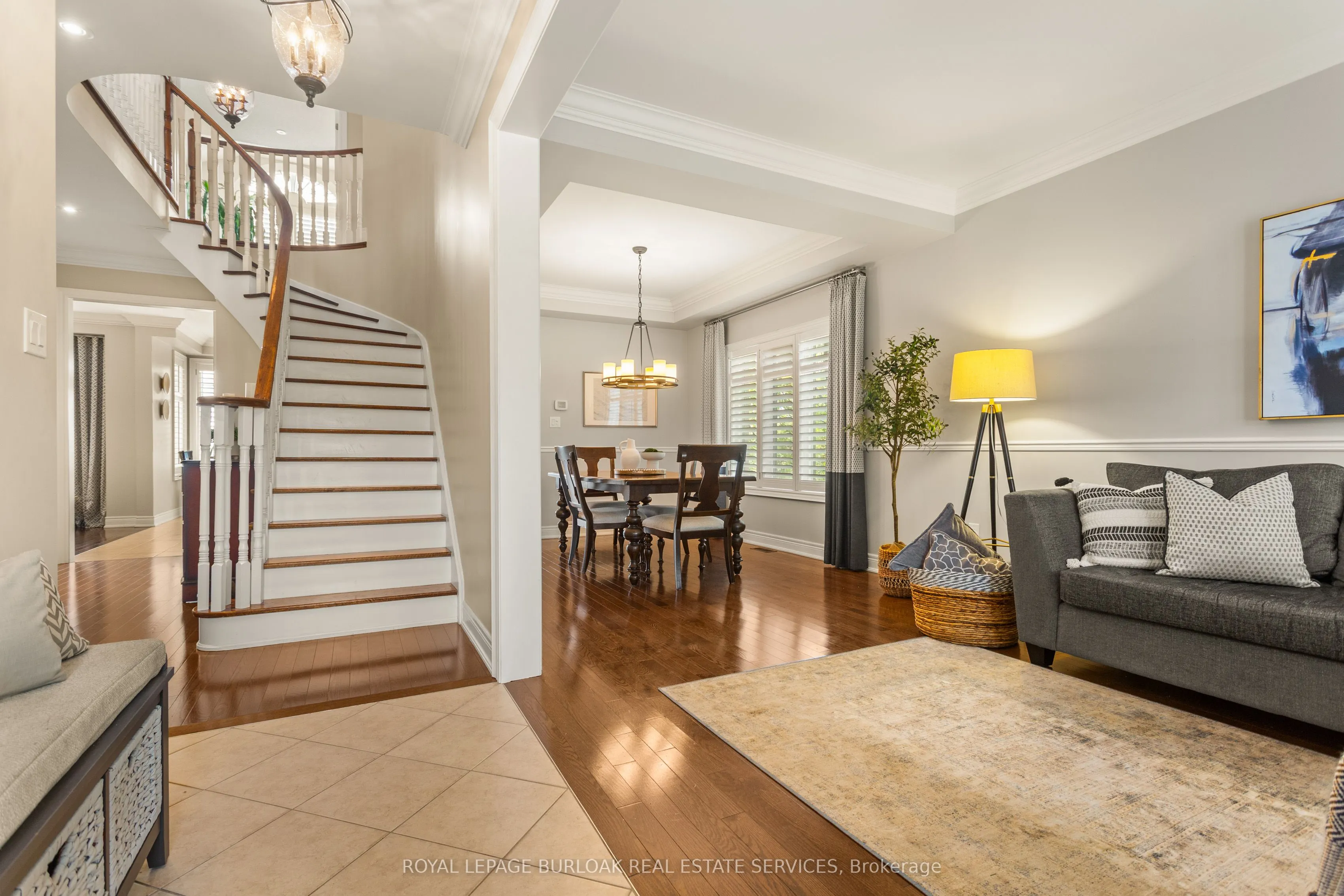 2135 Devonshire Crescent
