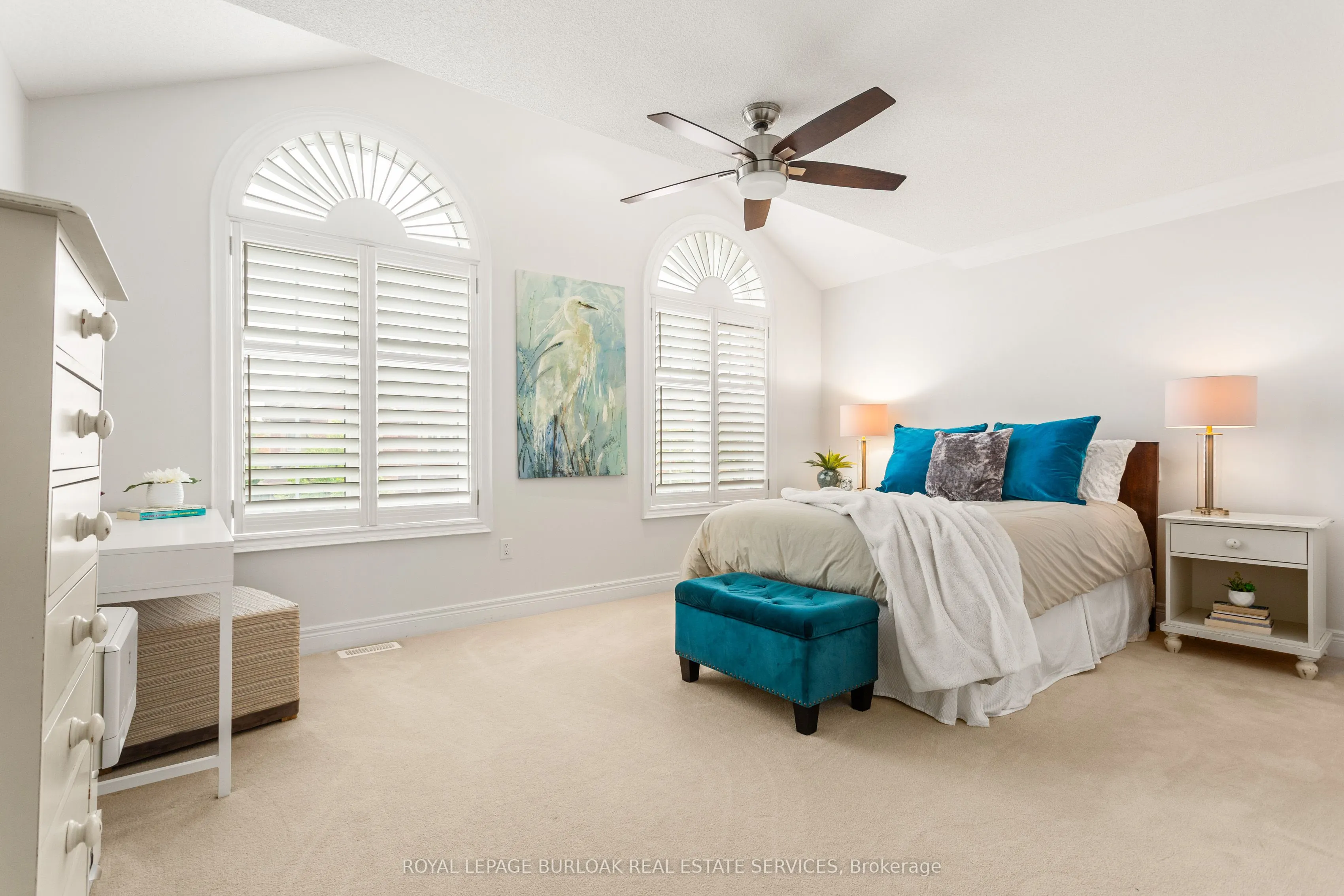 2135 Devonshire Crescent