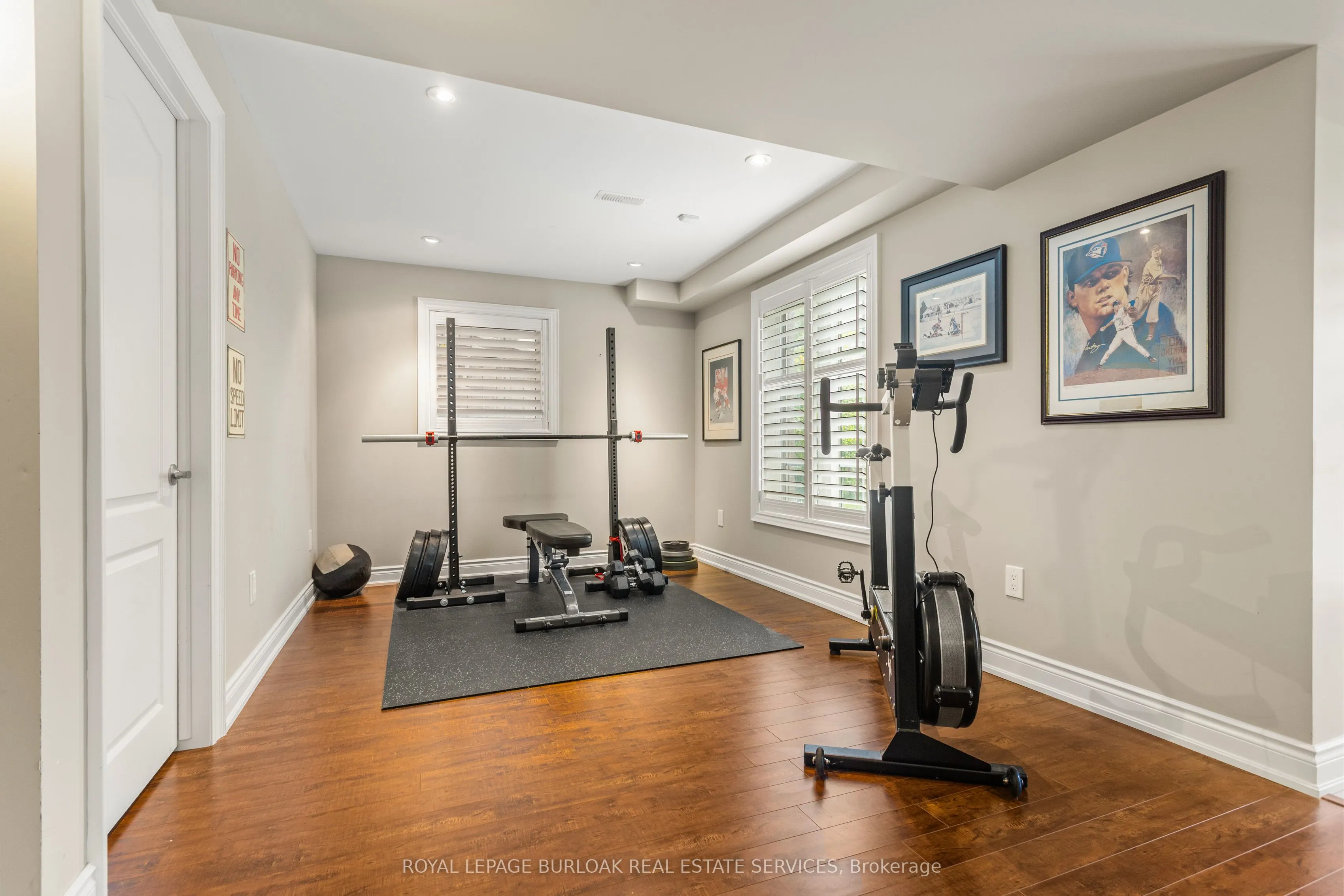 2135 Devonshire Crescent