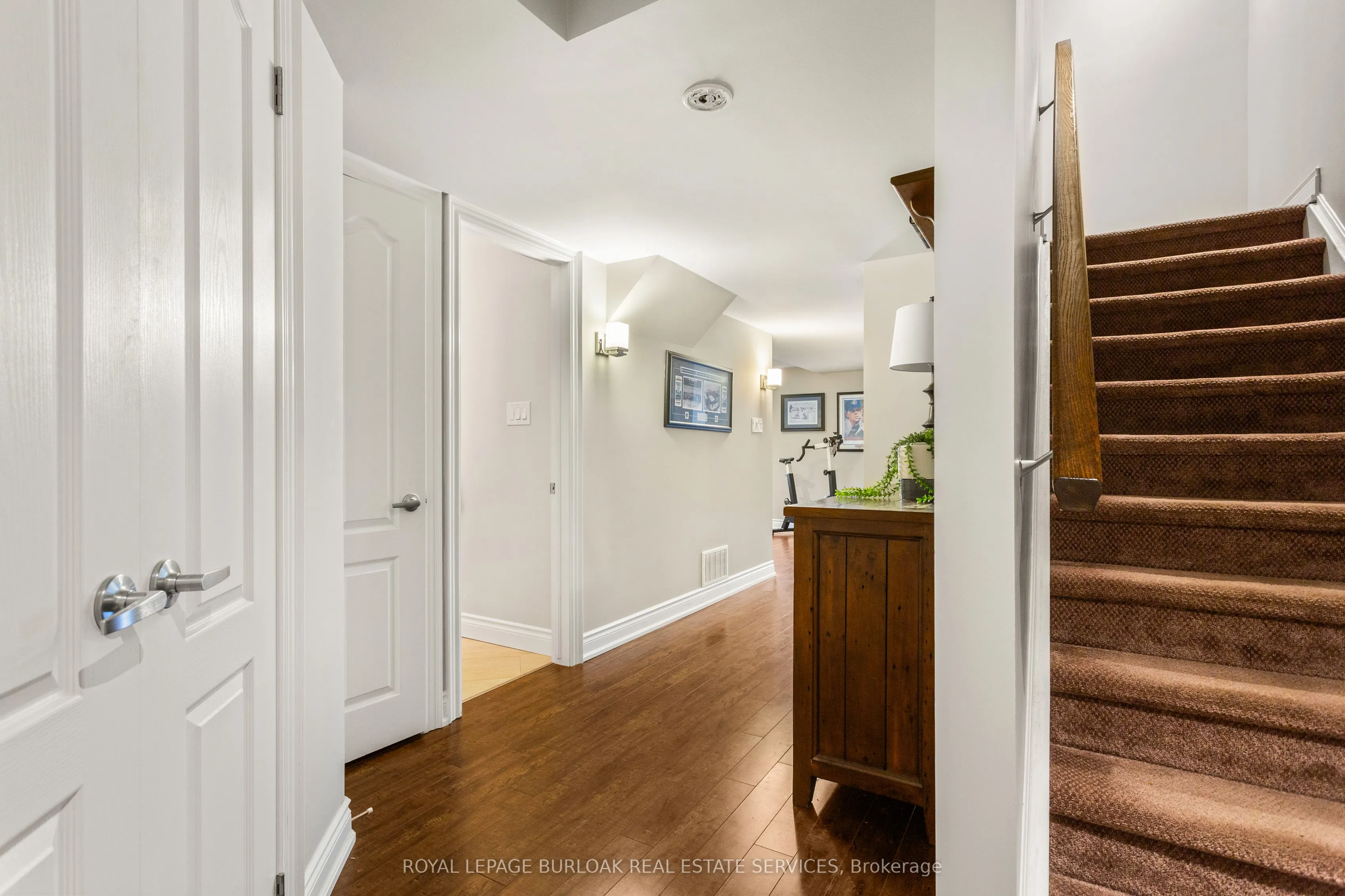 2135 Devonshire Crescent