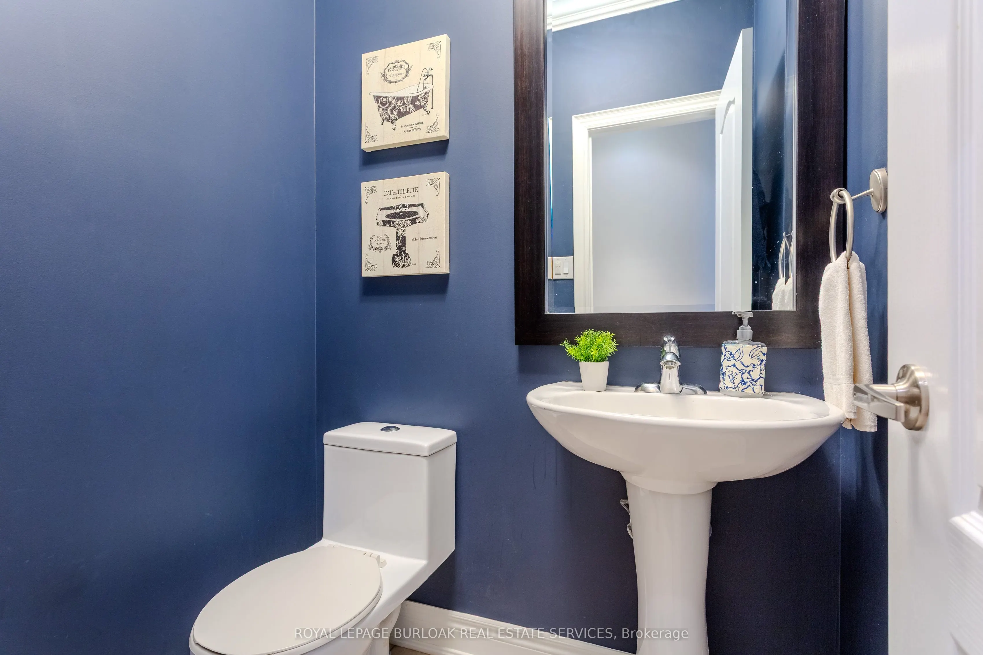 2135 Devonshire Crescent