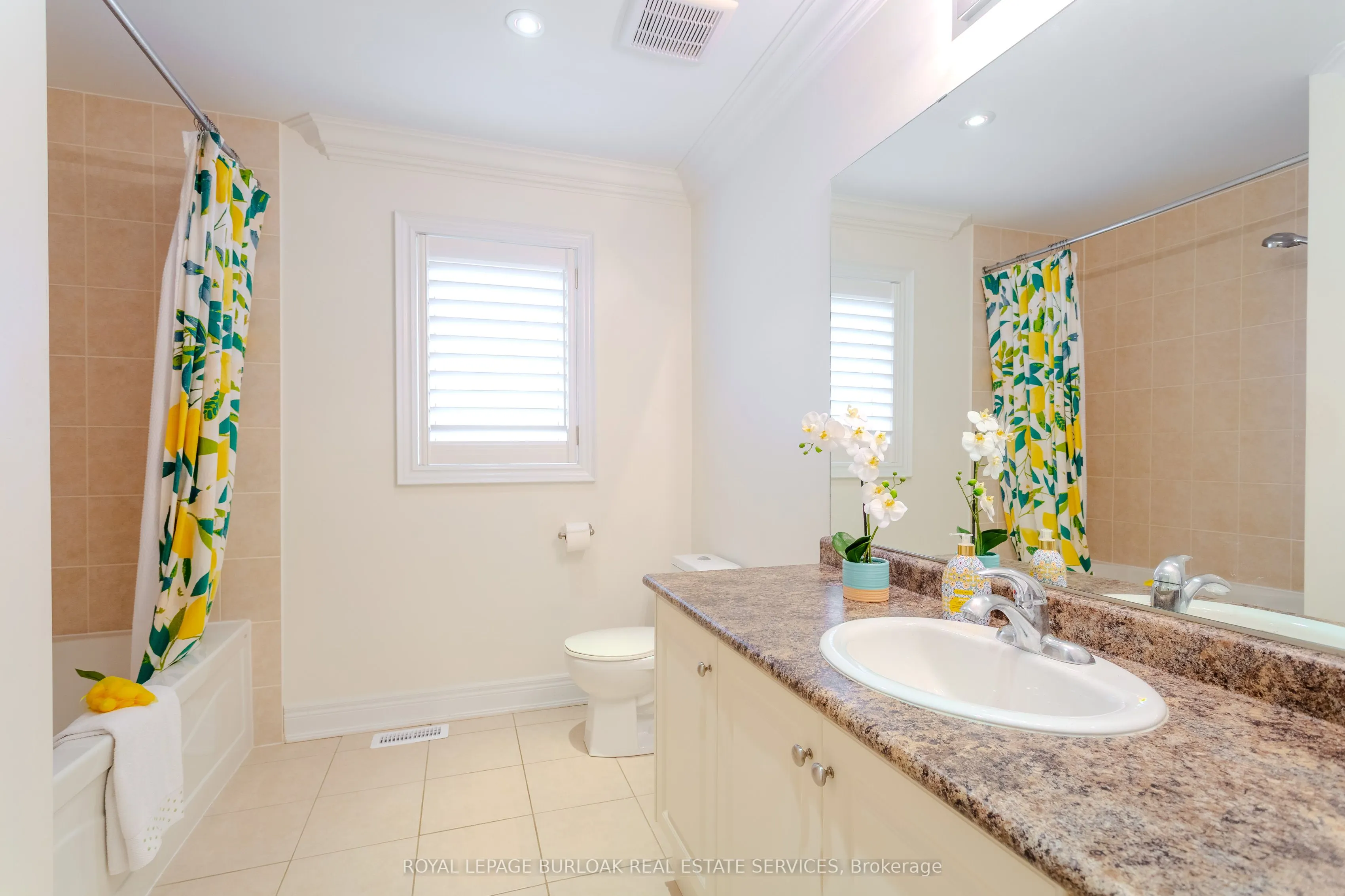 2135 Devonshire Crescent