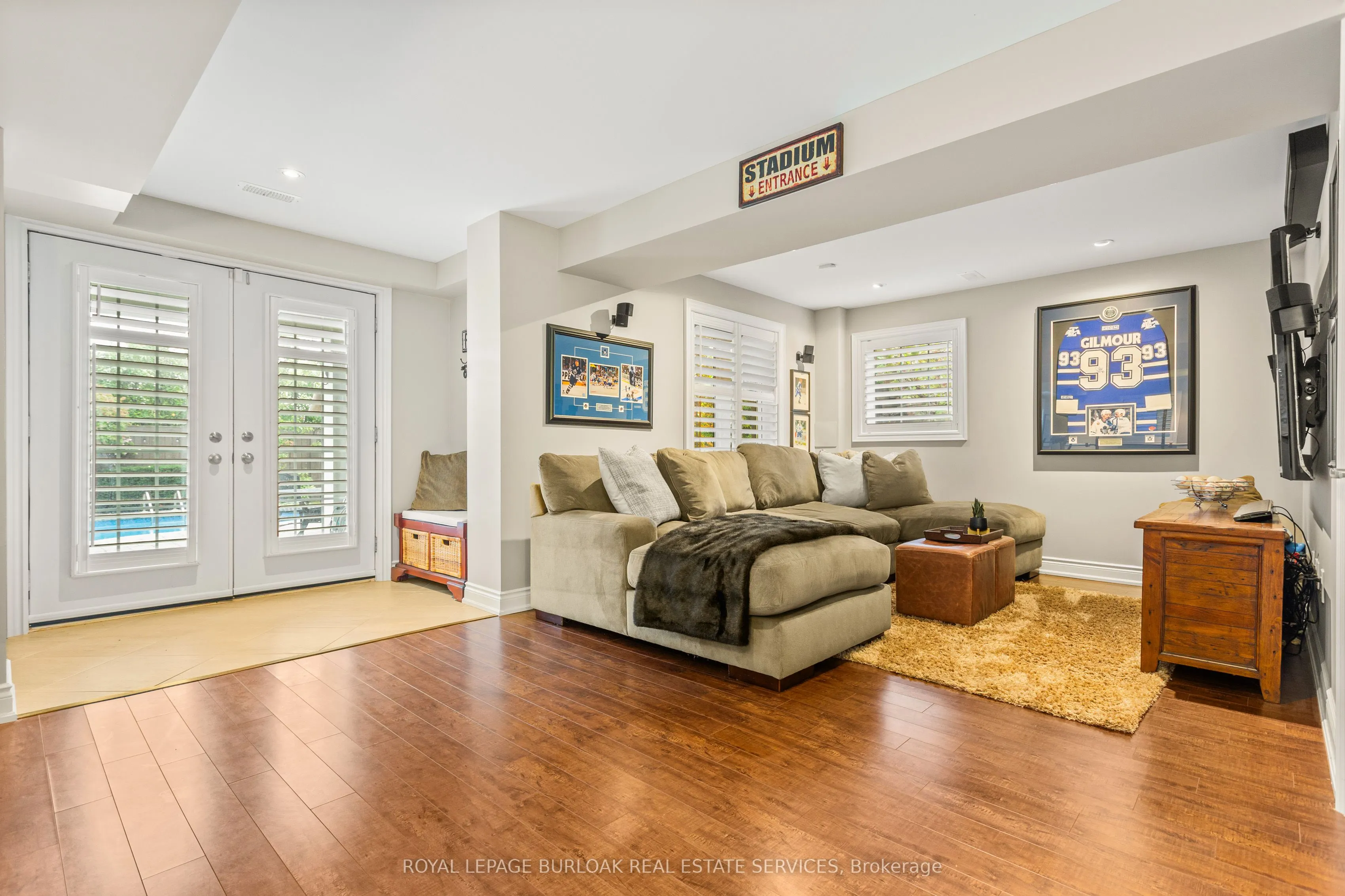 2135 Devonshire Crescent