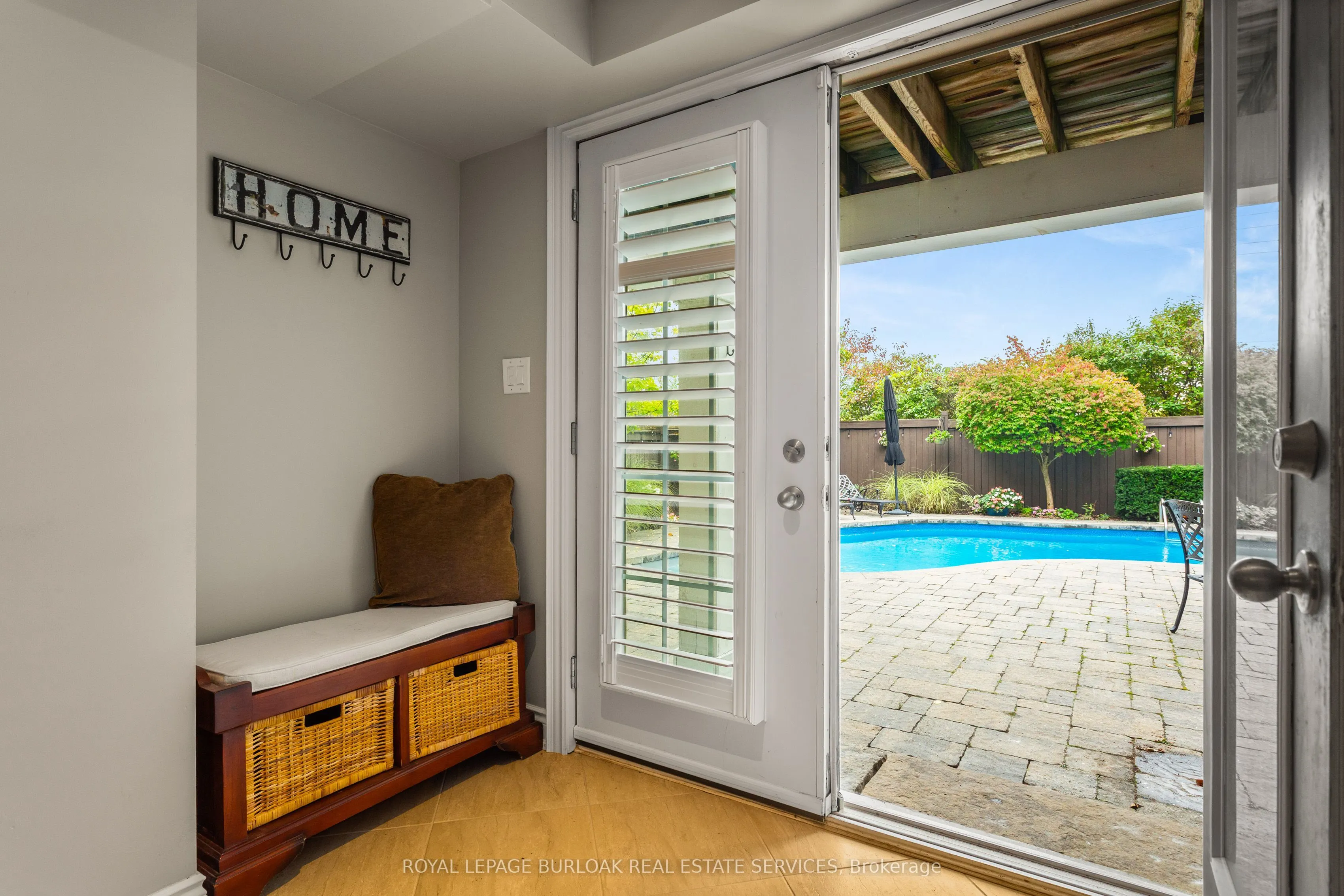 2135 Devonshire Crescent