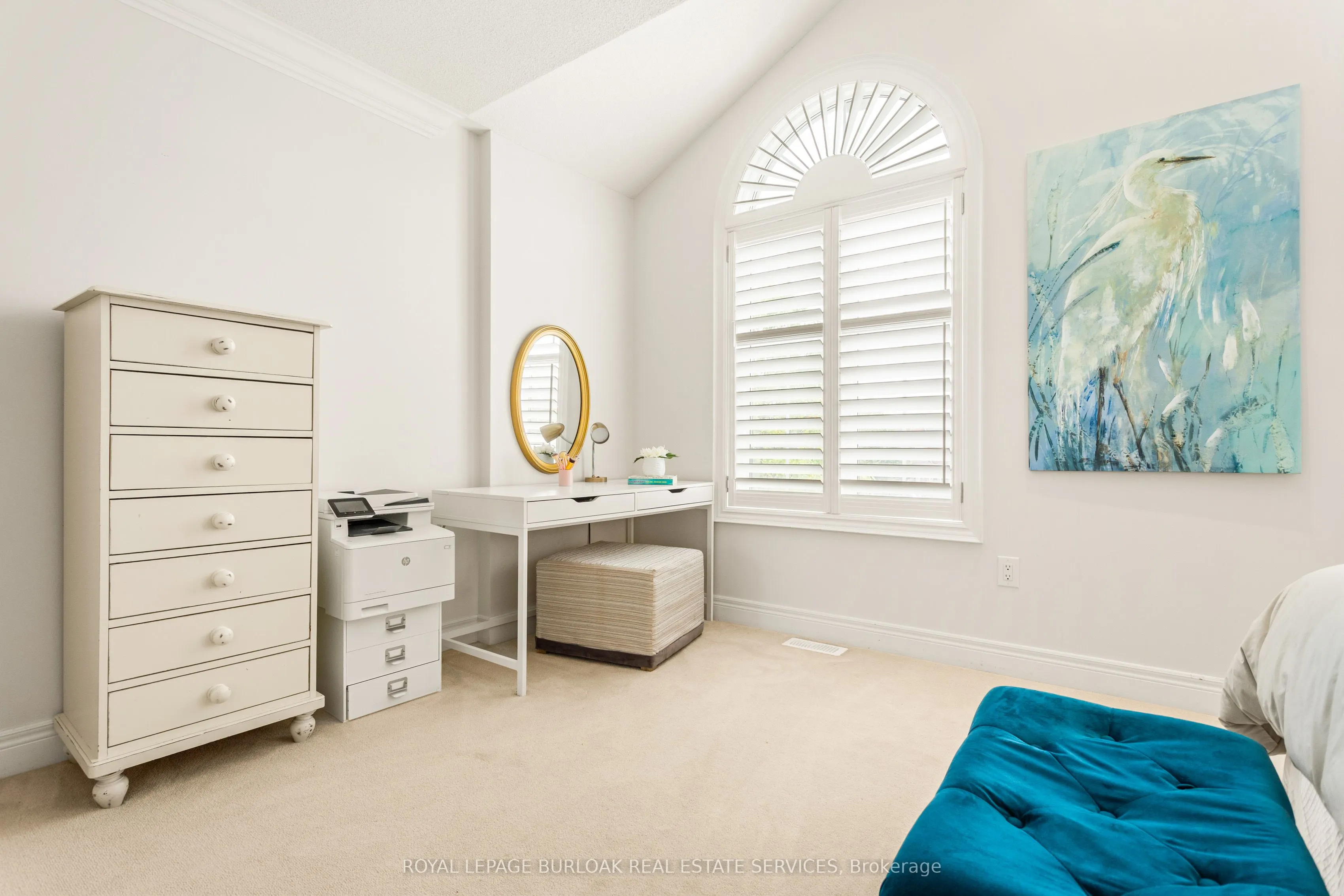 2135 Devonshire Crescent