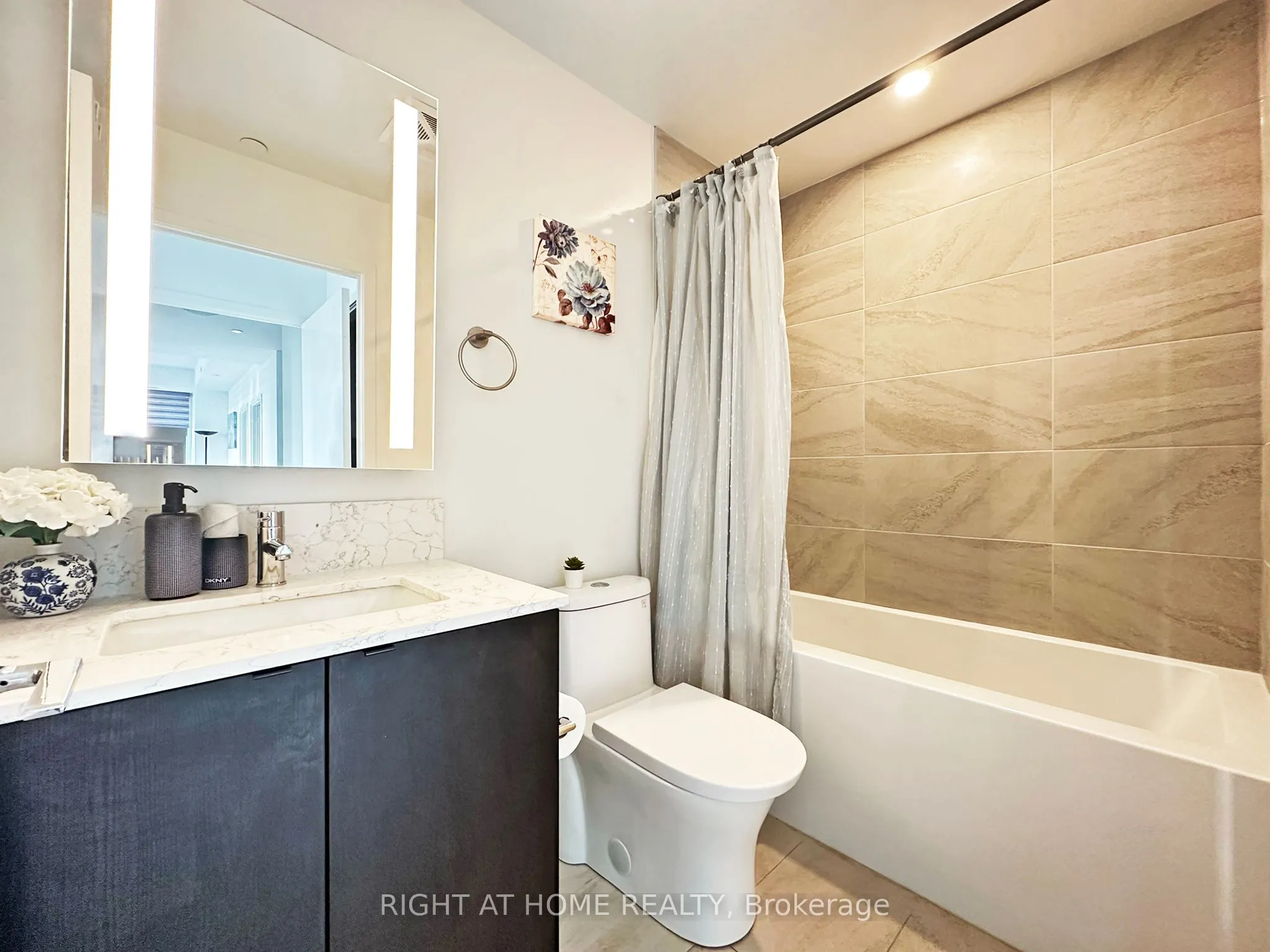 270 Dufferin Street, #LPH12