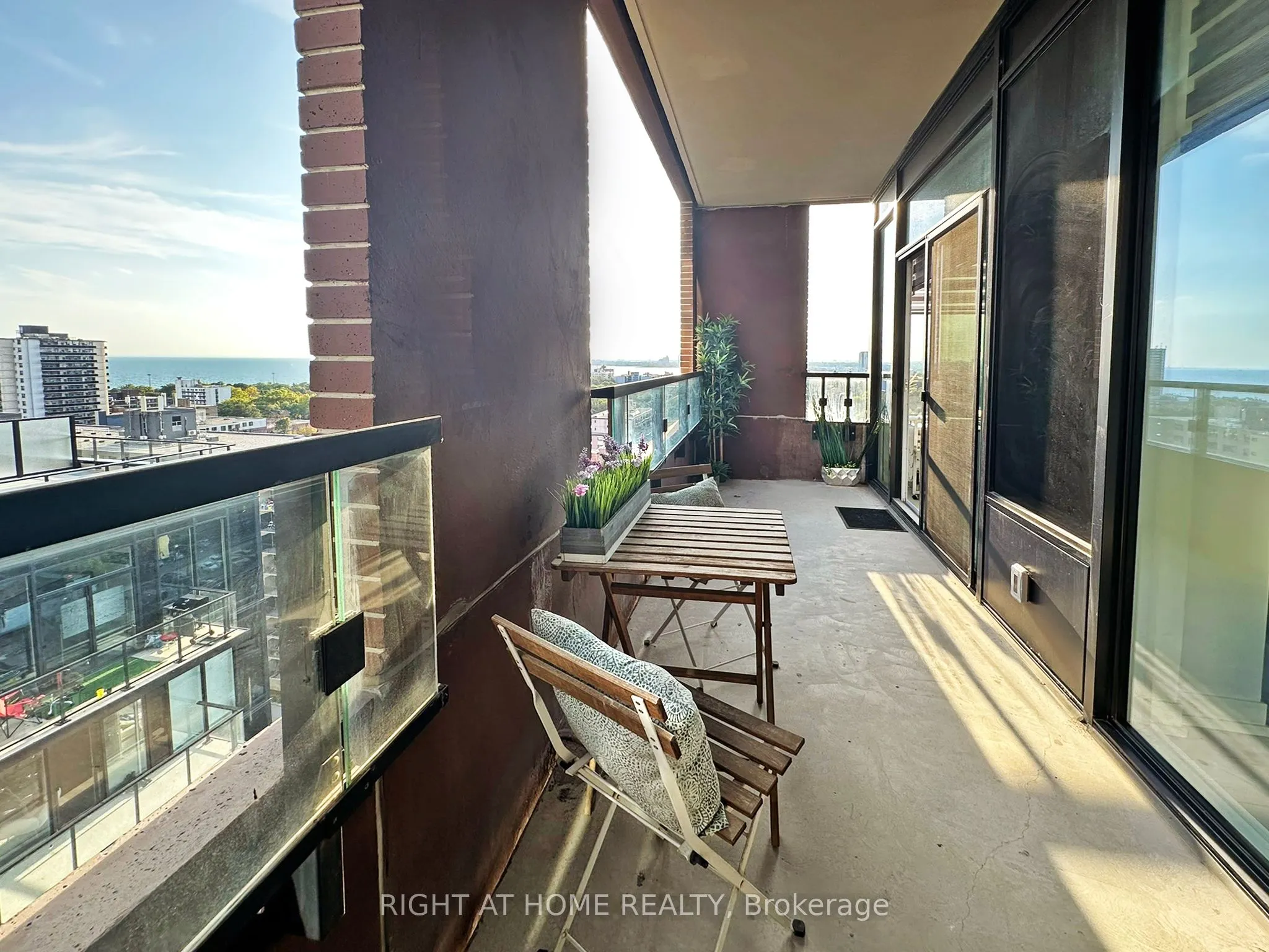 270 Dufferin Street, #LPH12
