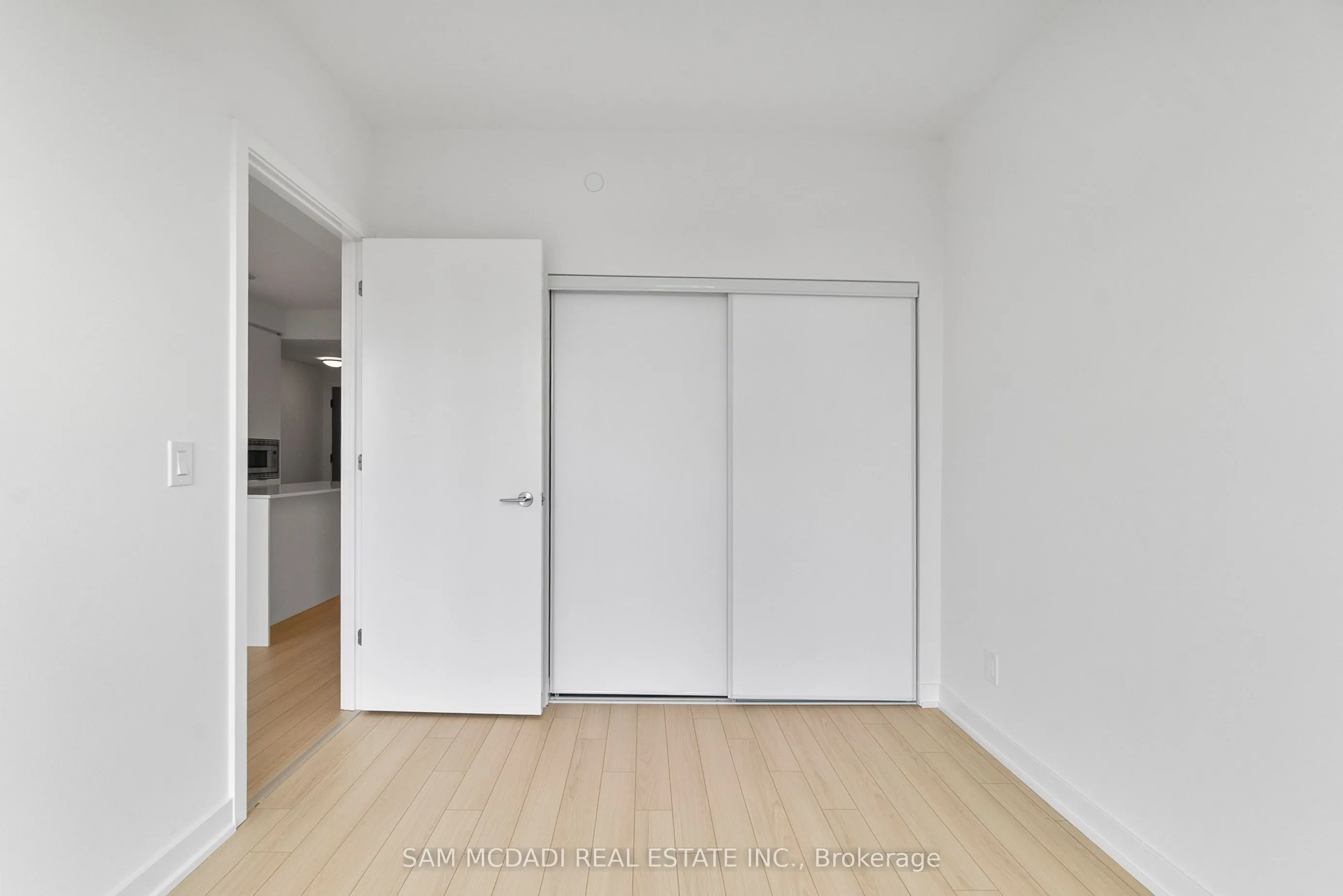 3079 Trafalgar Road, #1805