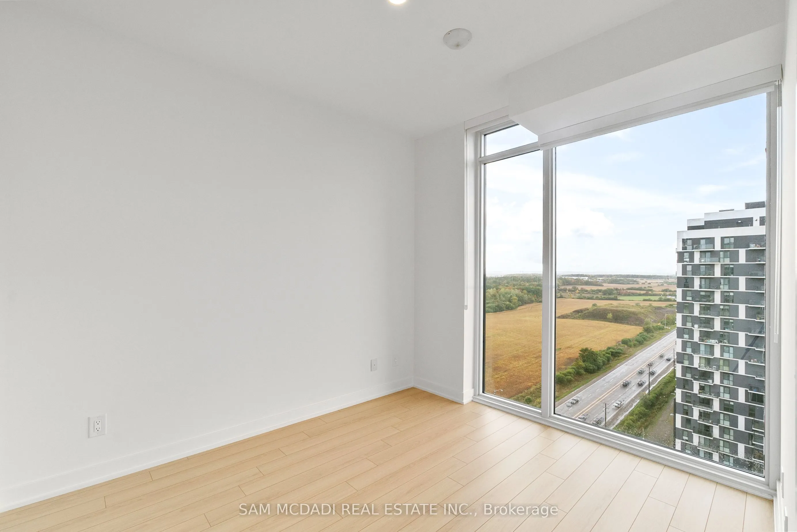 3079 Trafalgar Road, #1805