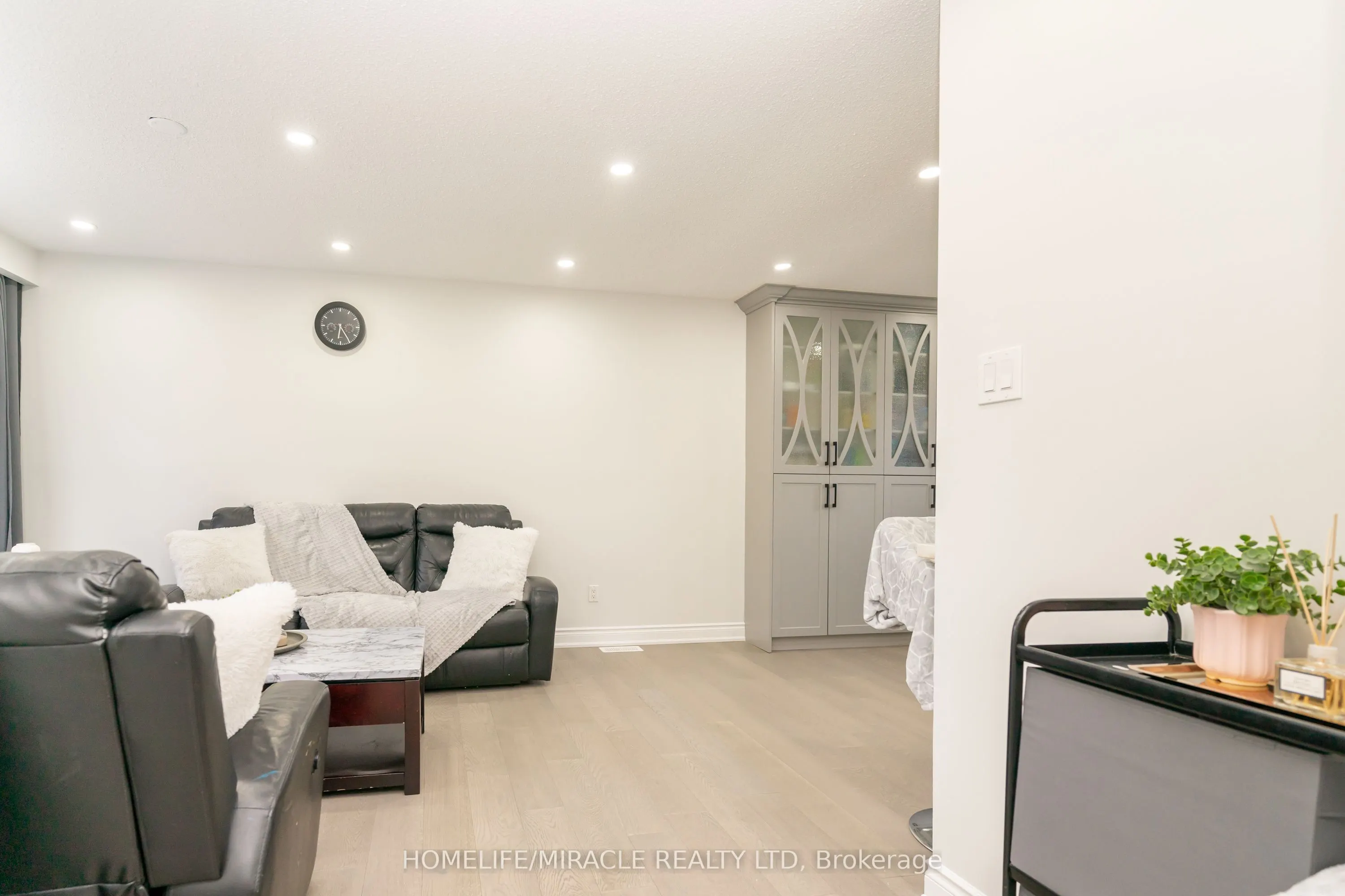 5 Finsbury Drive