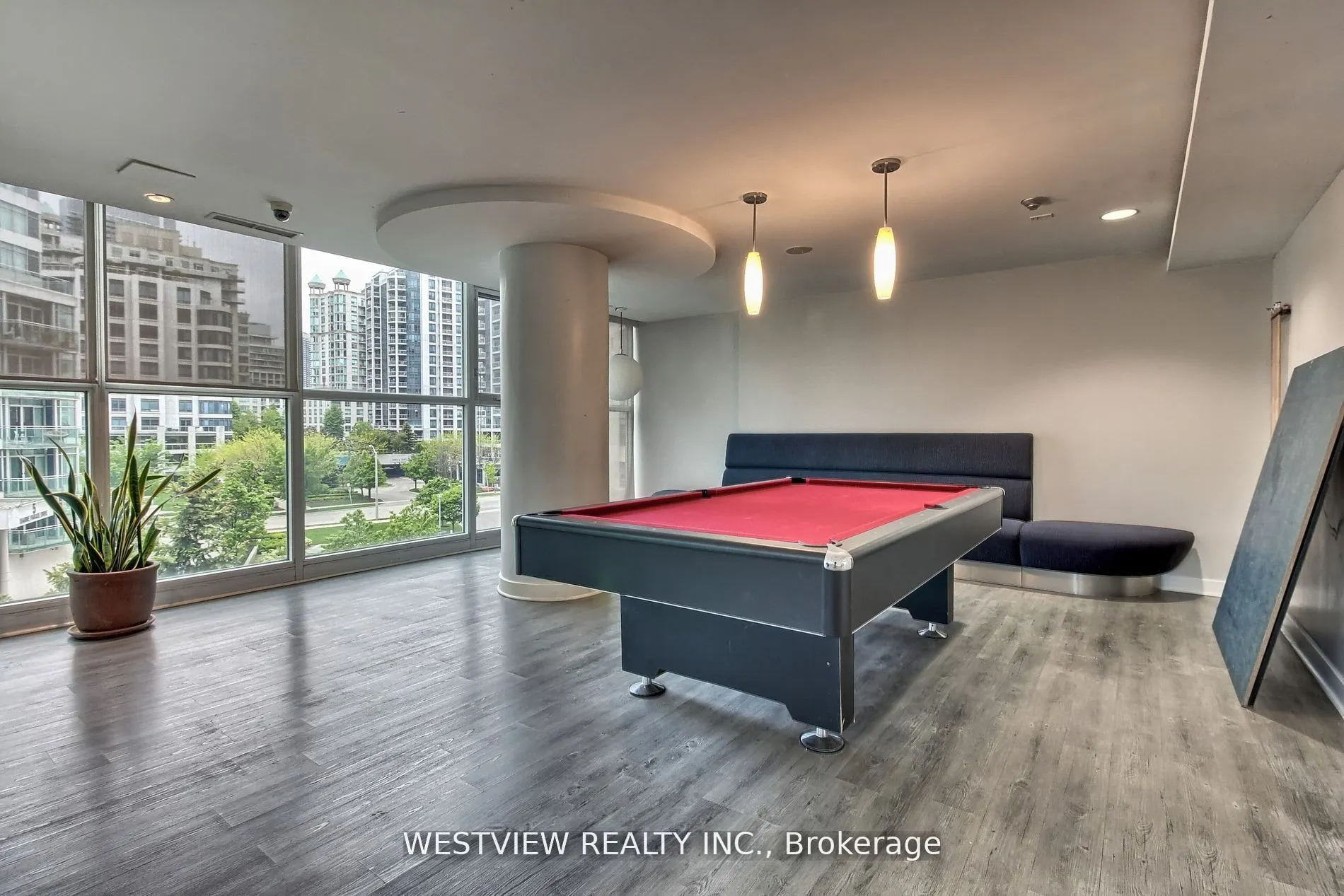 2067 Lake Shore Boulevard W, #405