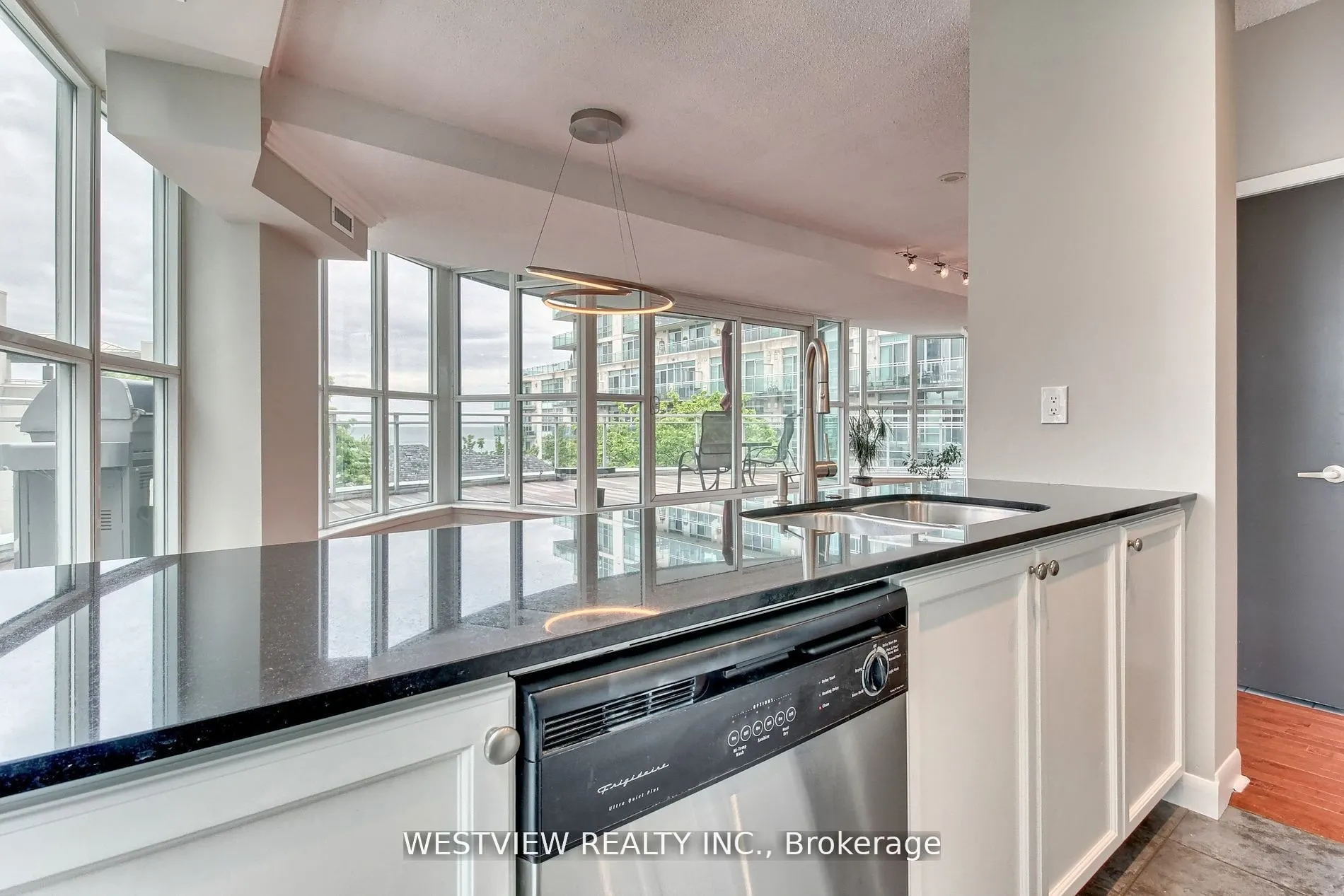 2067 Lake Shore Boulevard W, #405