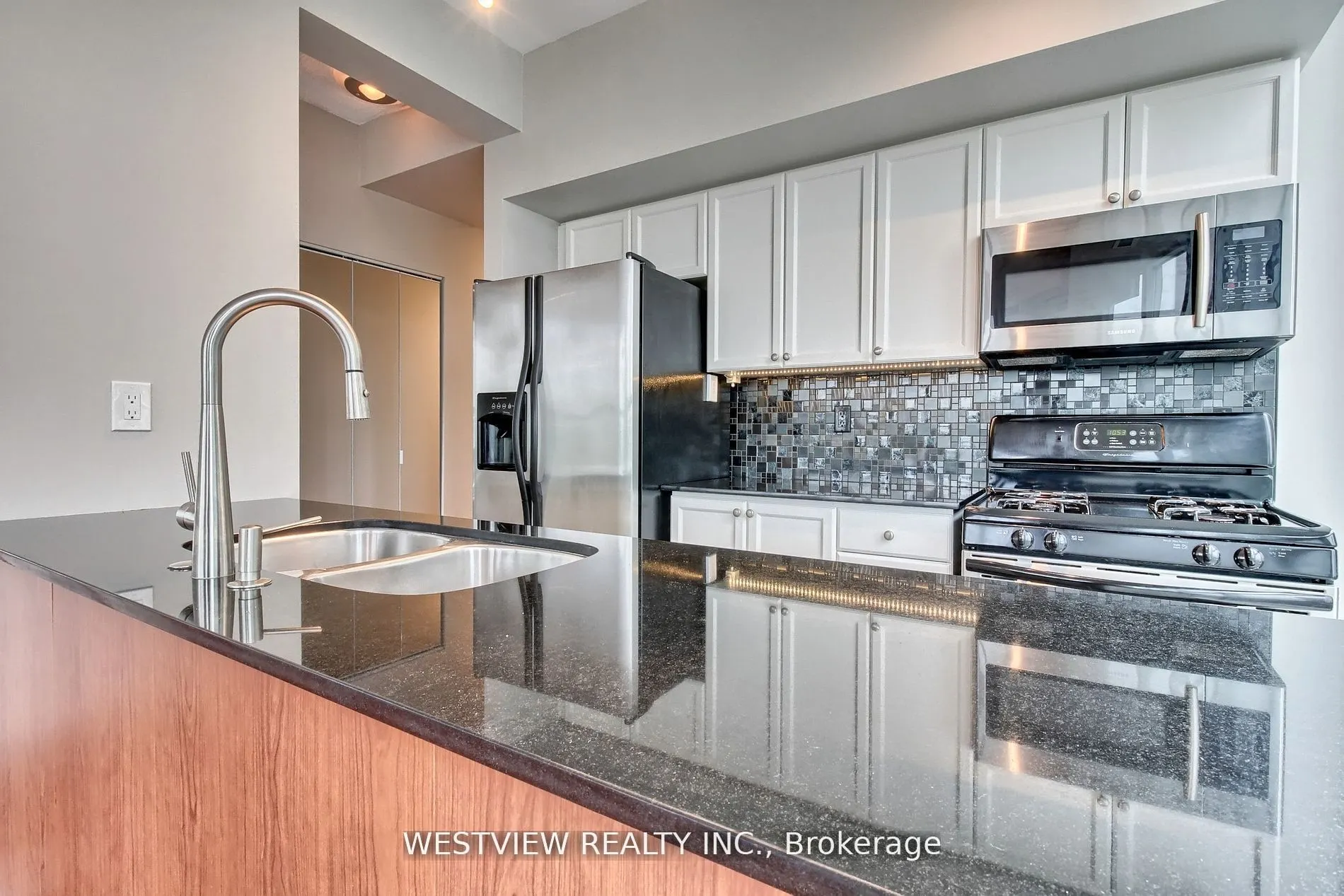 2067 Lake Shore Boulevard W, #405