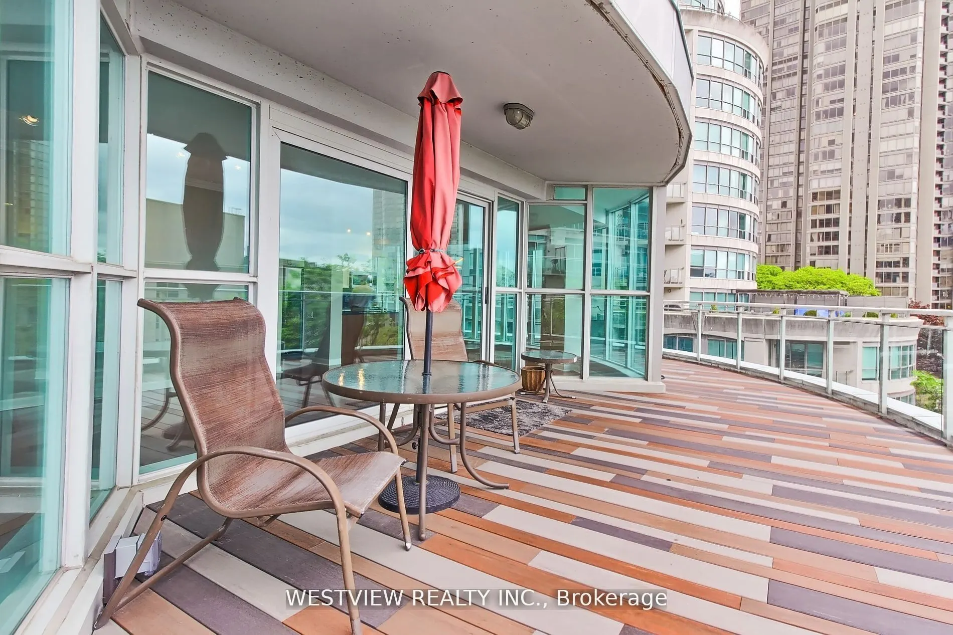 2067 Lake Shore Boulevard W, #405